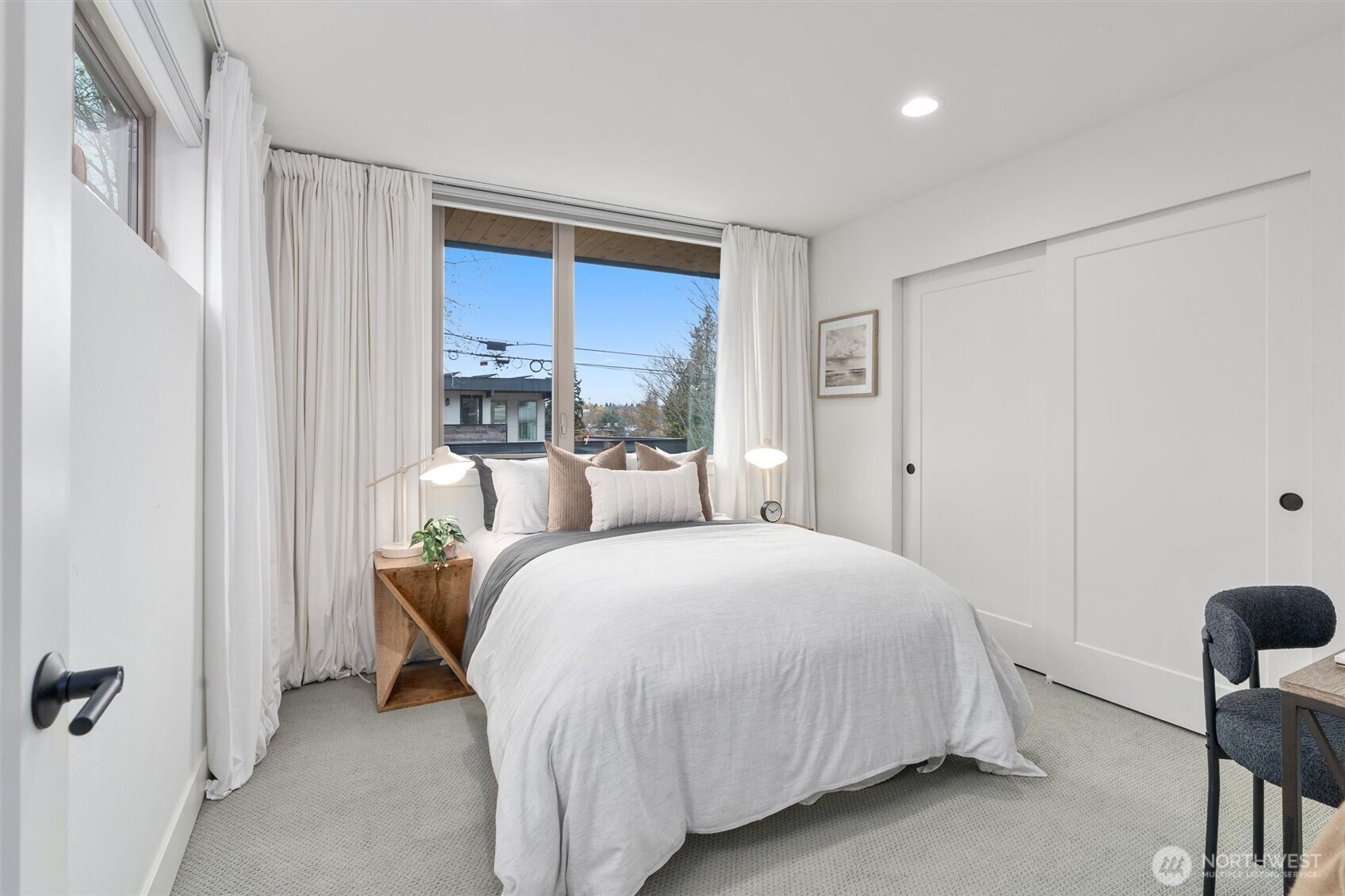 3205 B 37th Place Property Photo 16