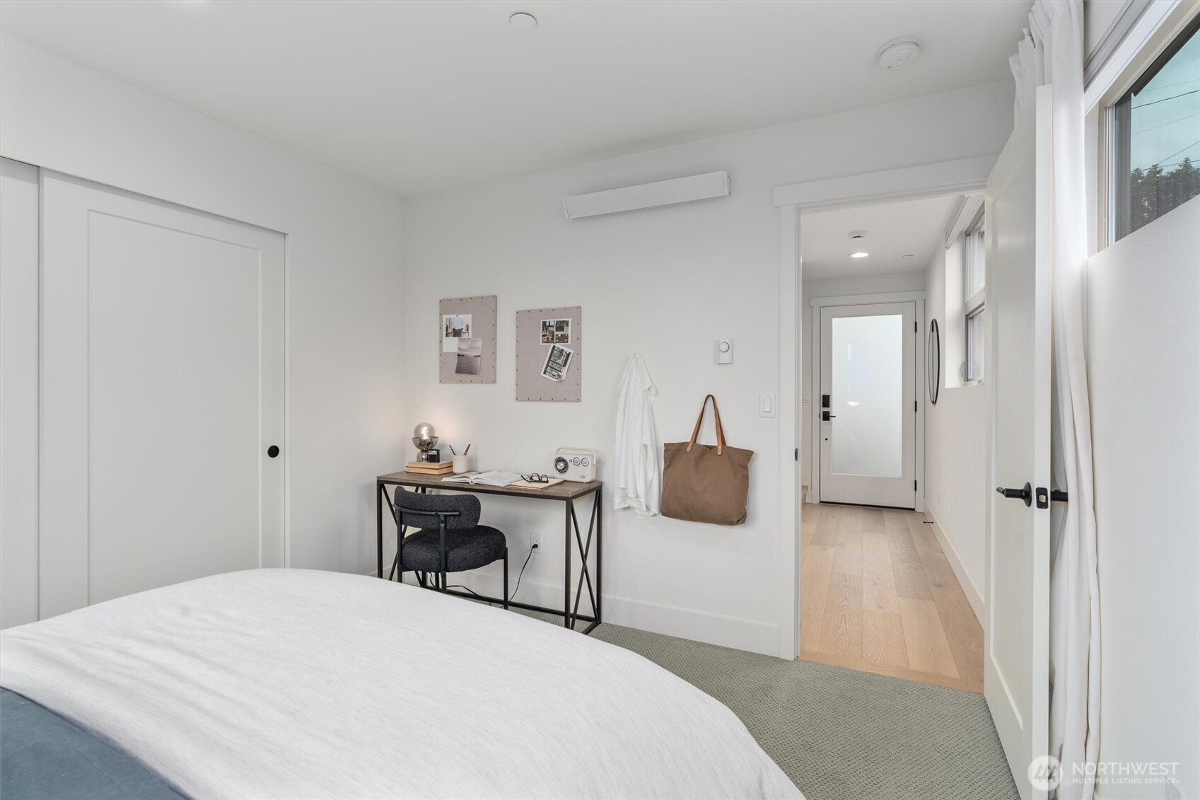 3205 B 37th Place Property Photo 17