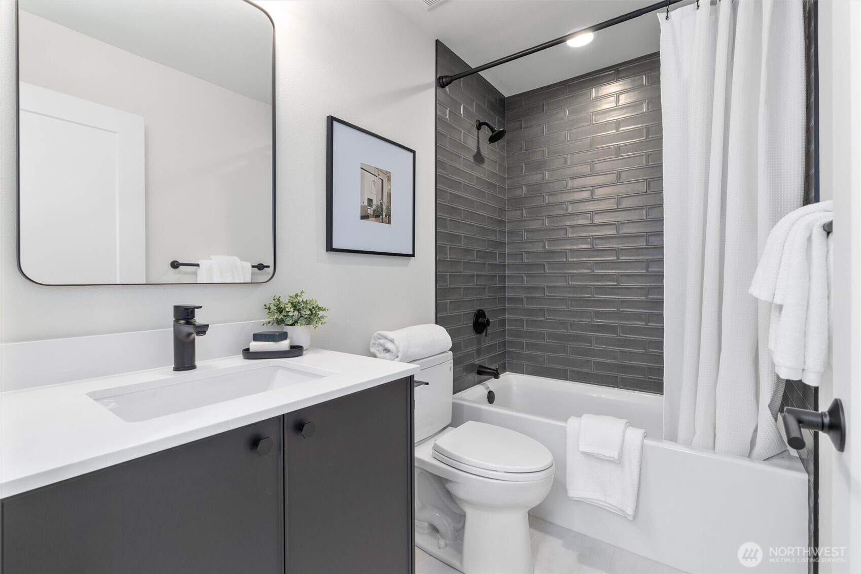 3205 B 37th Place Property Photo 18