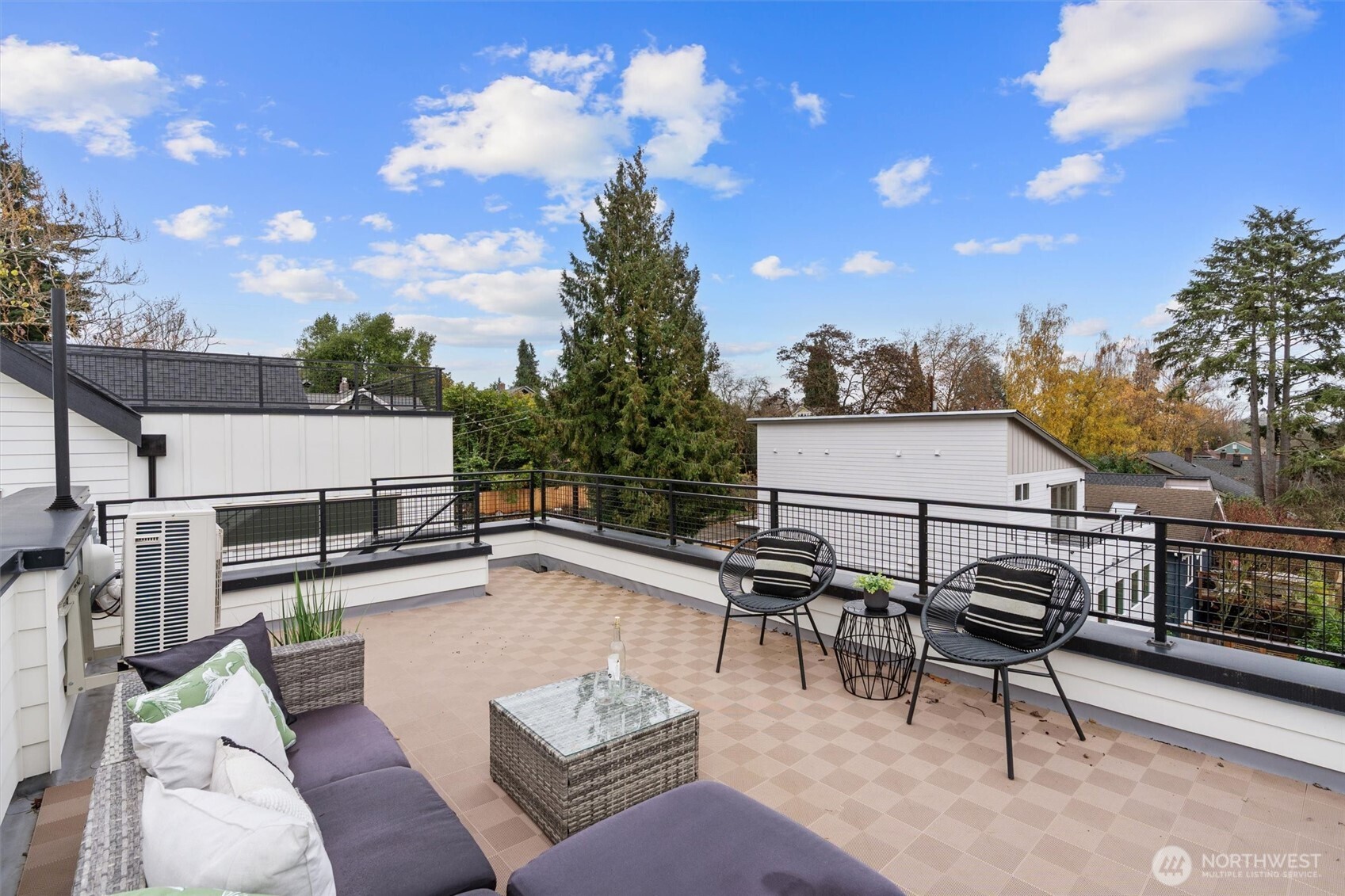 3205 B 37th Place Property Photo 23