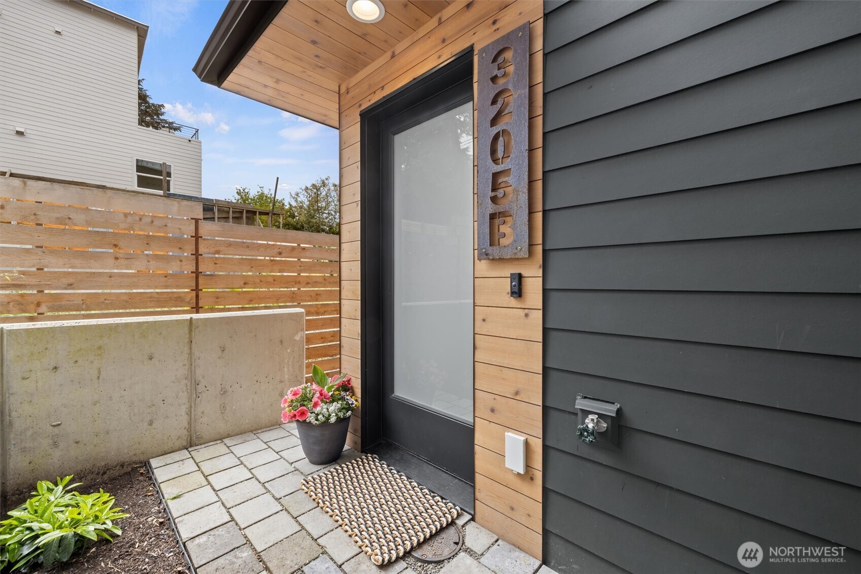 3205 B 37th Place Property Photo 26