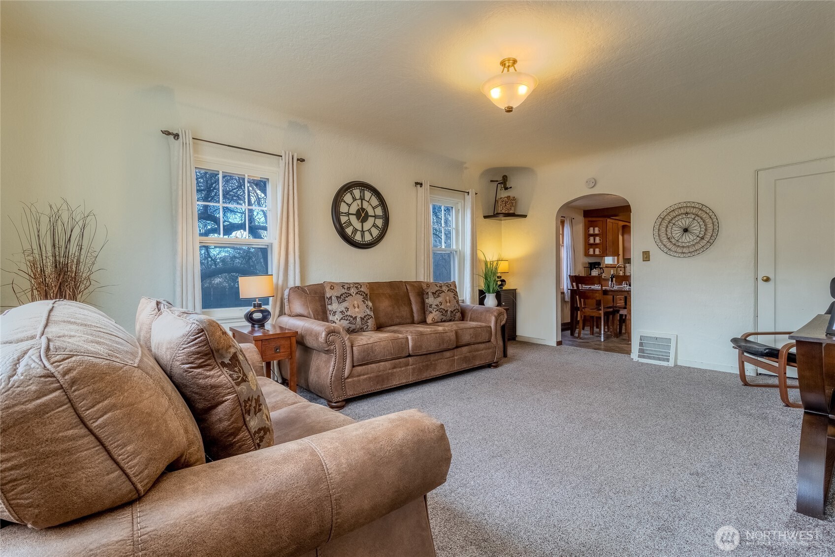 609 E Isaacs Avenue Property Photo 2