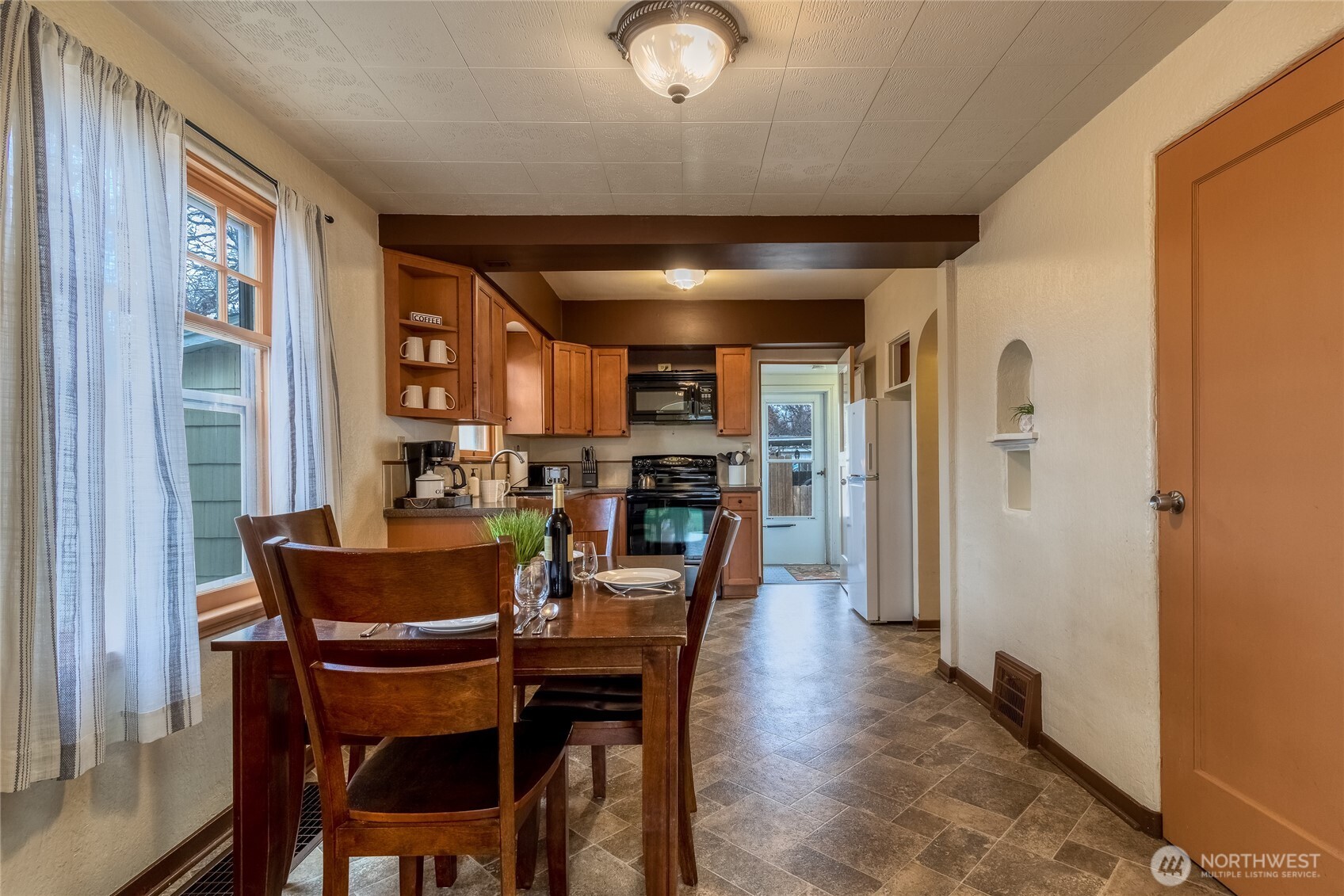 609 E Isaacs Avenue Property Photo 4