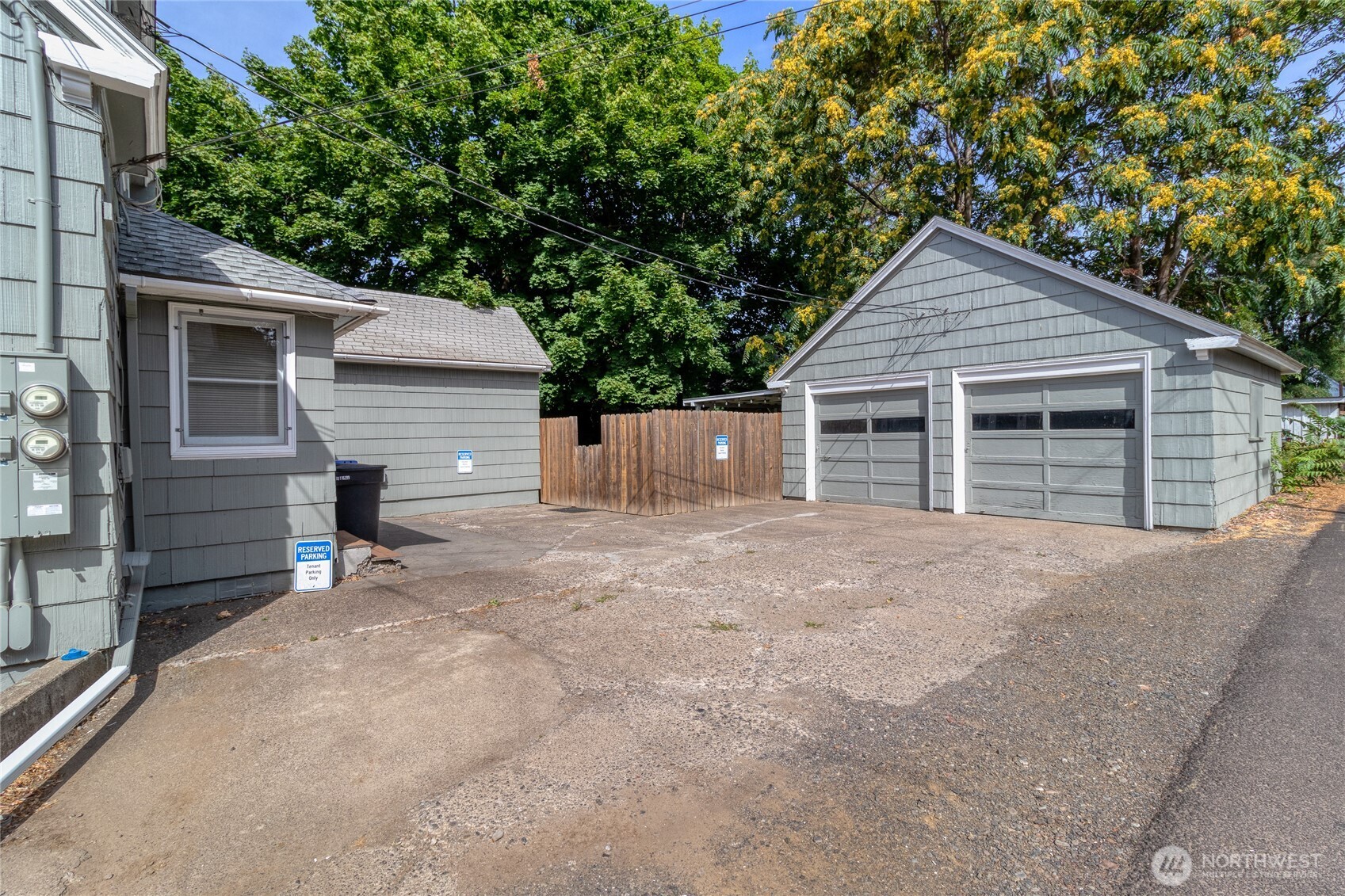 609 E Isaacs Avenue Property Photo 23