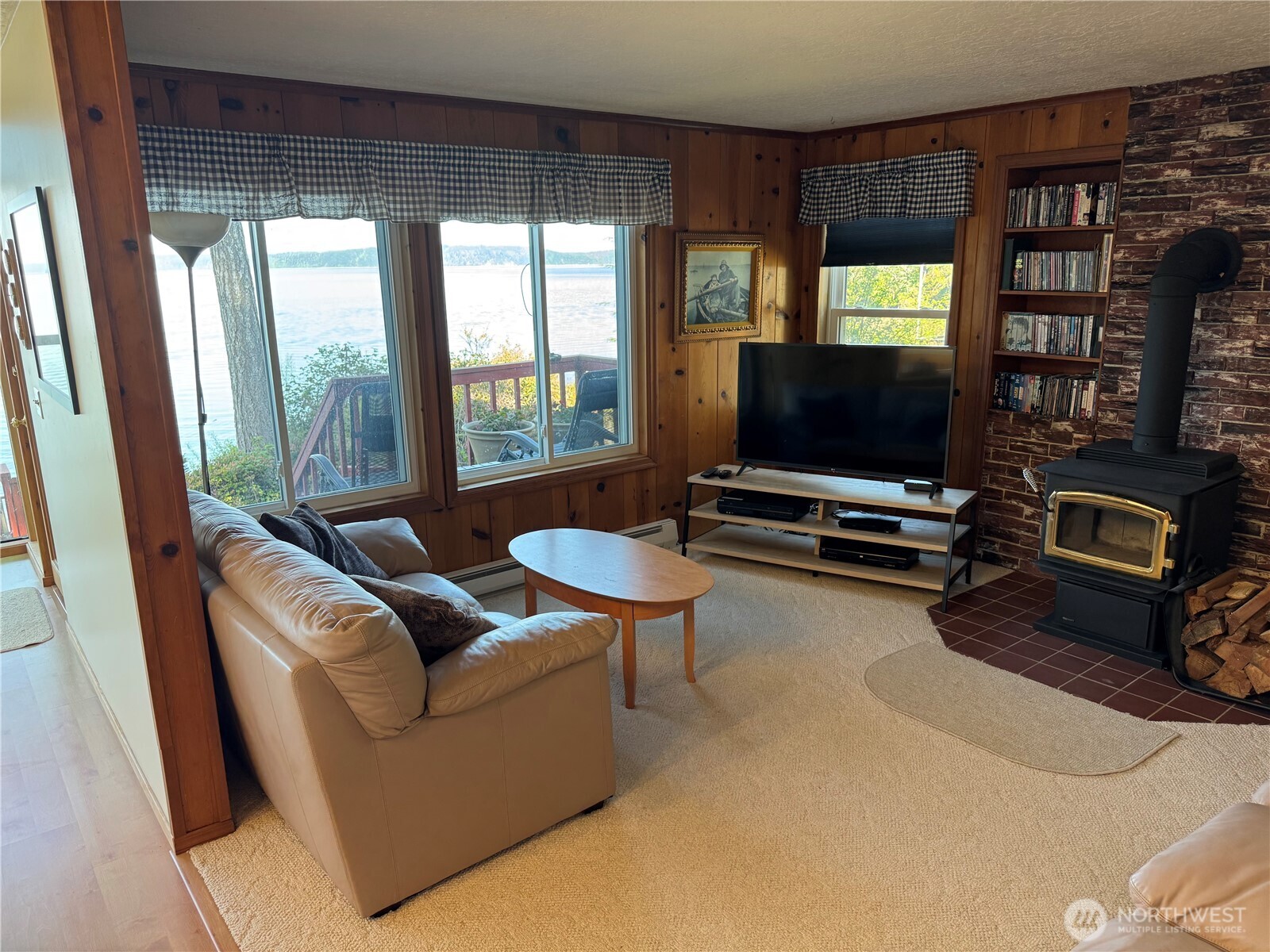 810 Rhododendron Lane Property Photo 8