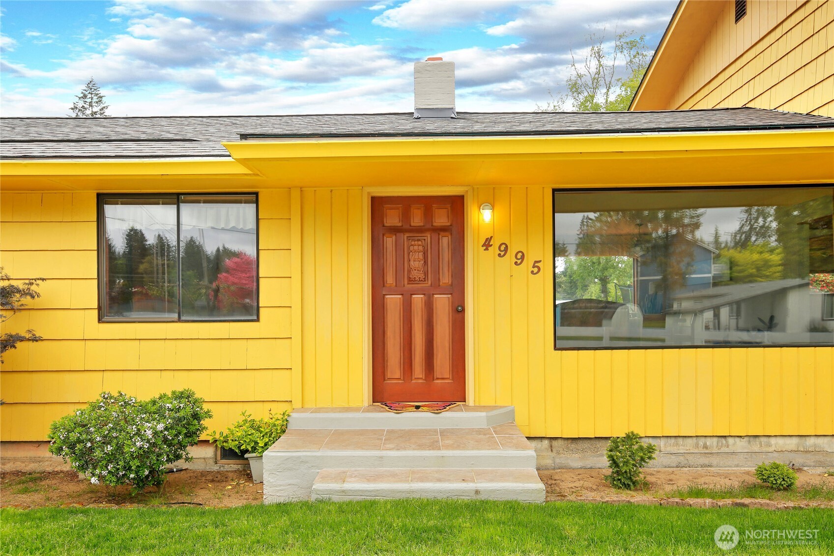 4995 Johnson Street Property Photo 4