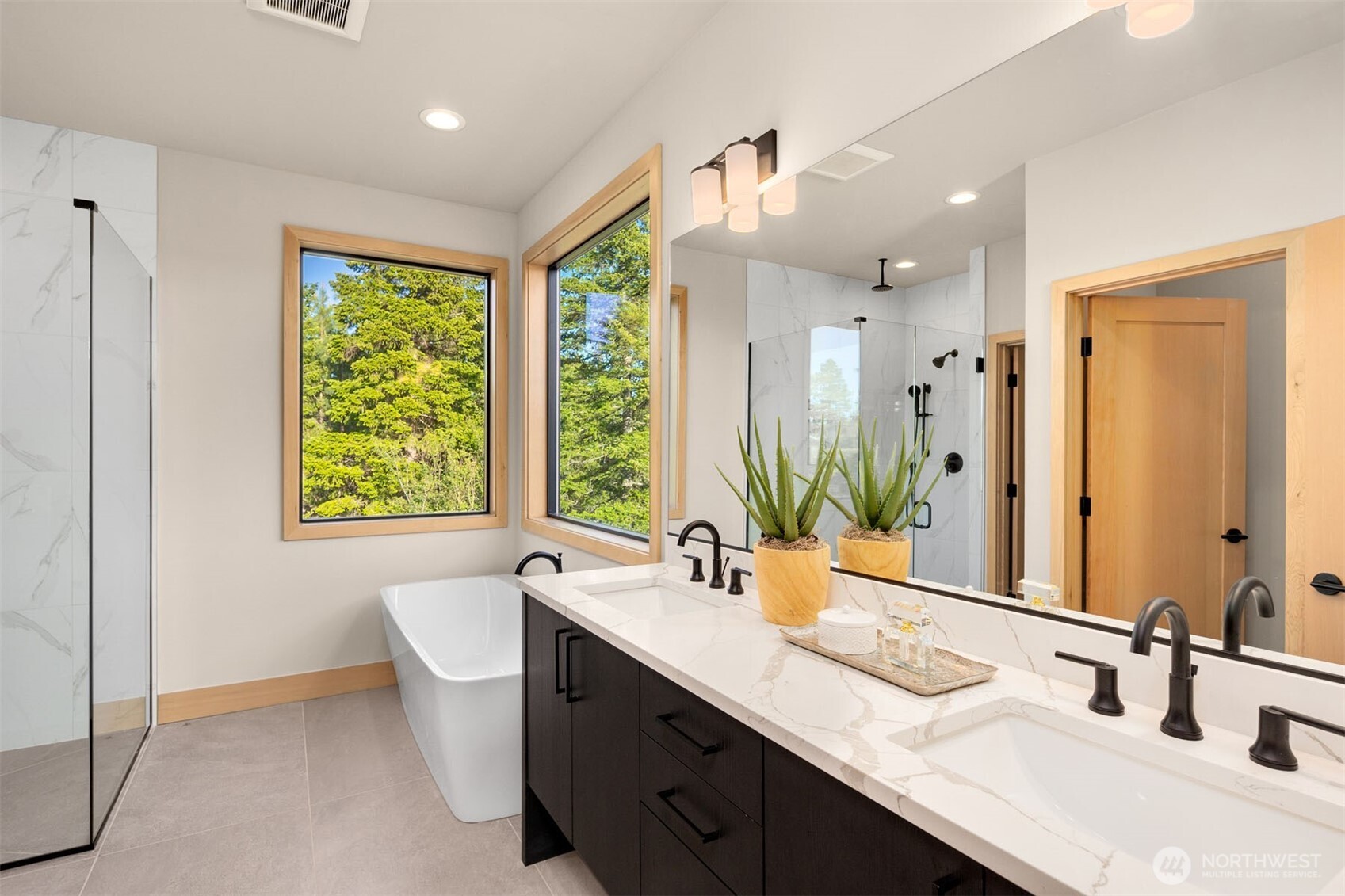 1721 Forest Ridge Drive Property Photo 12