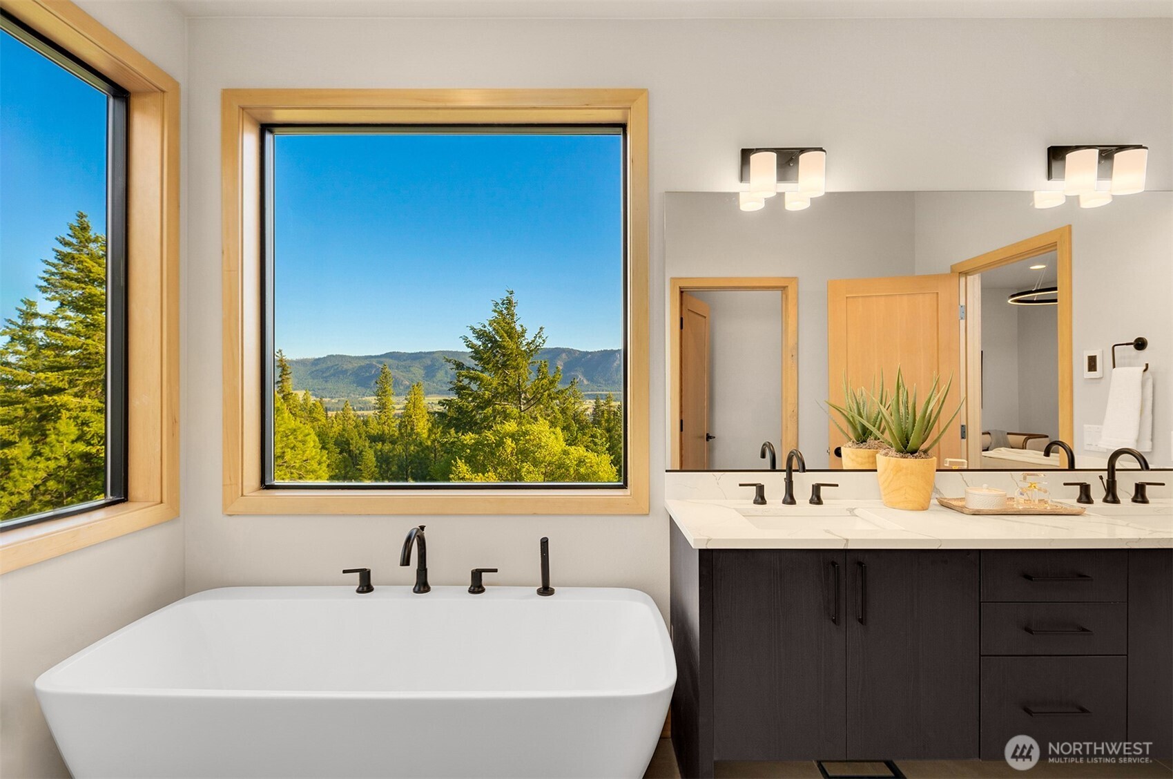1721 Forest Ridge Drive Property Photo 13