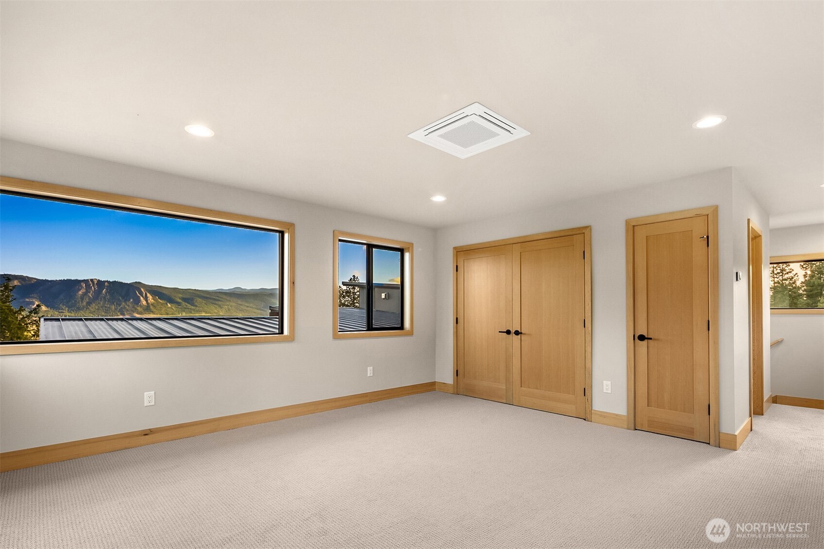 1721 Forest Ridge Drive Property Photo 34