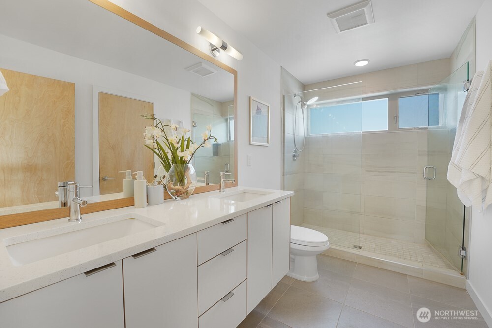 3236 W Government Way Property Photo 19