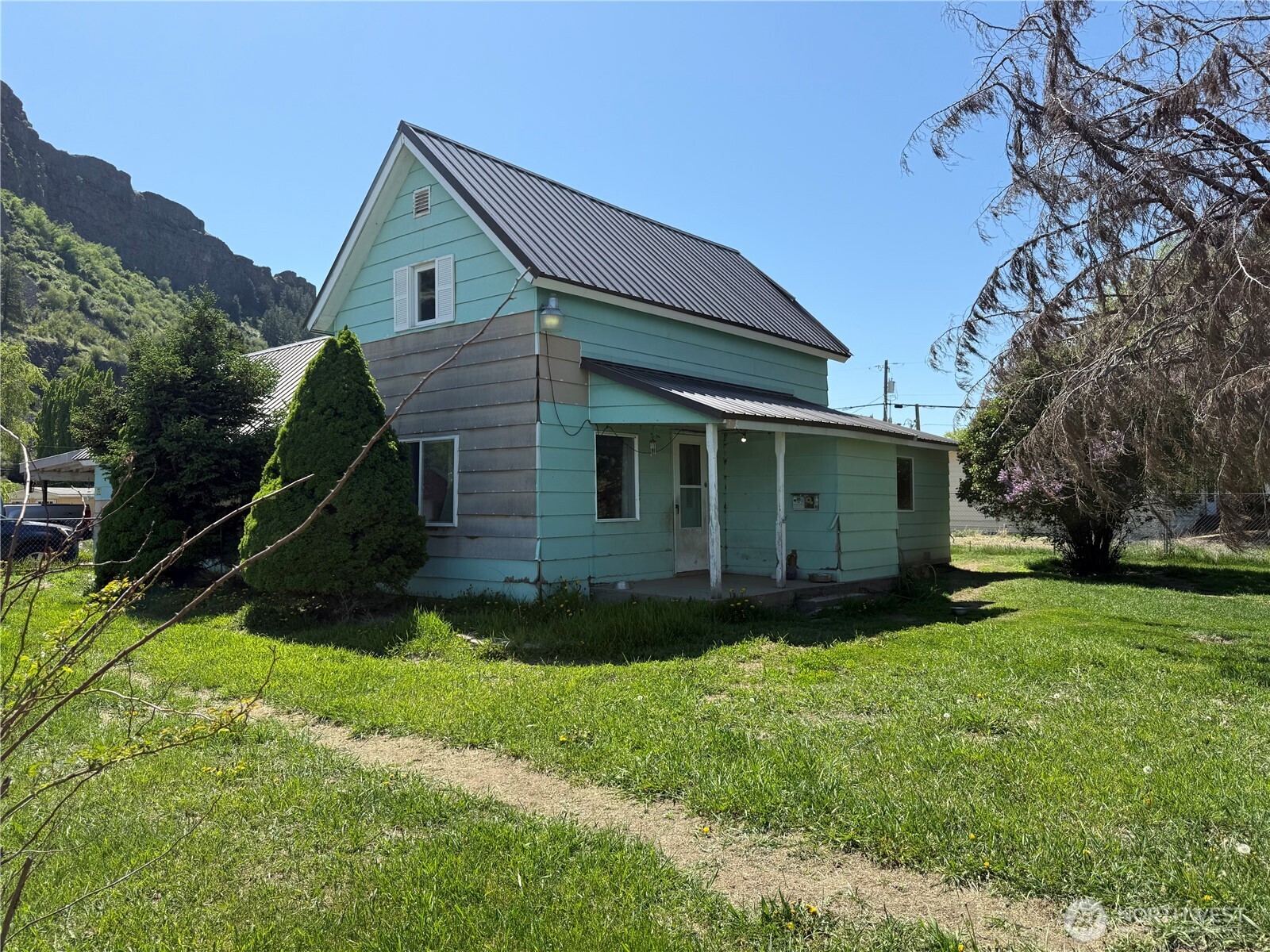 22037 Ne Alcan Road Property Photo 1