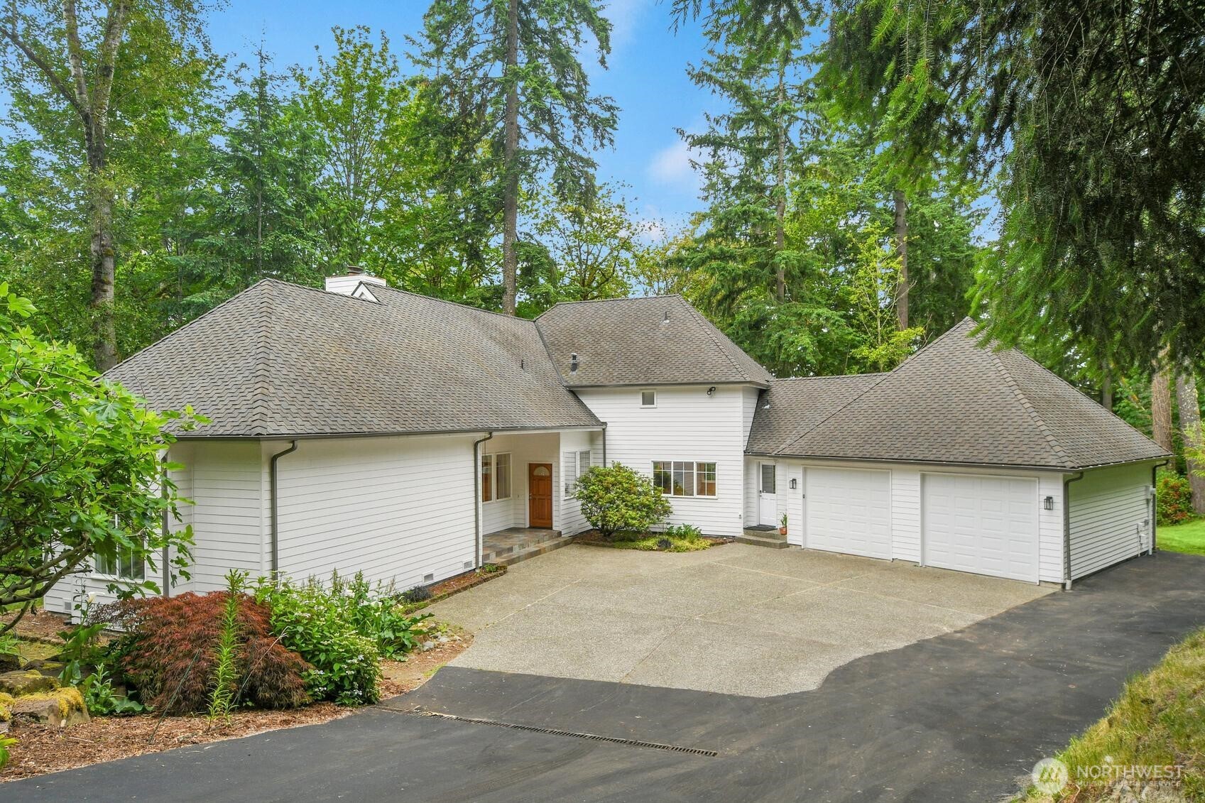 25043 Se Mirrormont Boulevard Property Photo 3