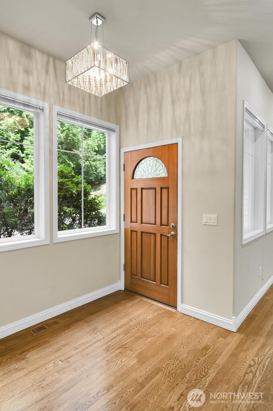 25043 Se Mirrormont Boulevard Property Photo 6