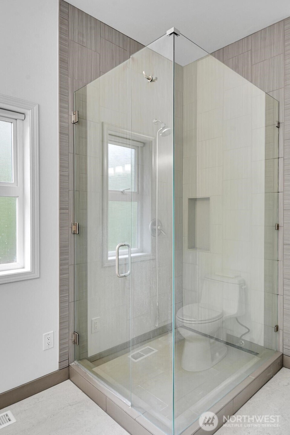 25043 Se Mirrormont Boulevard Property Photo 19