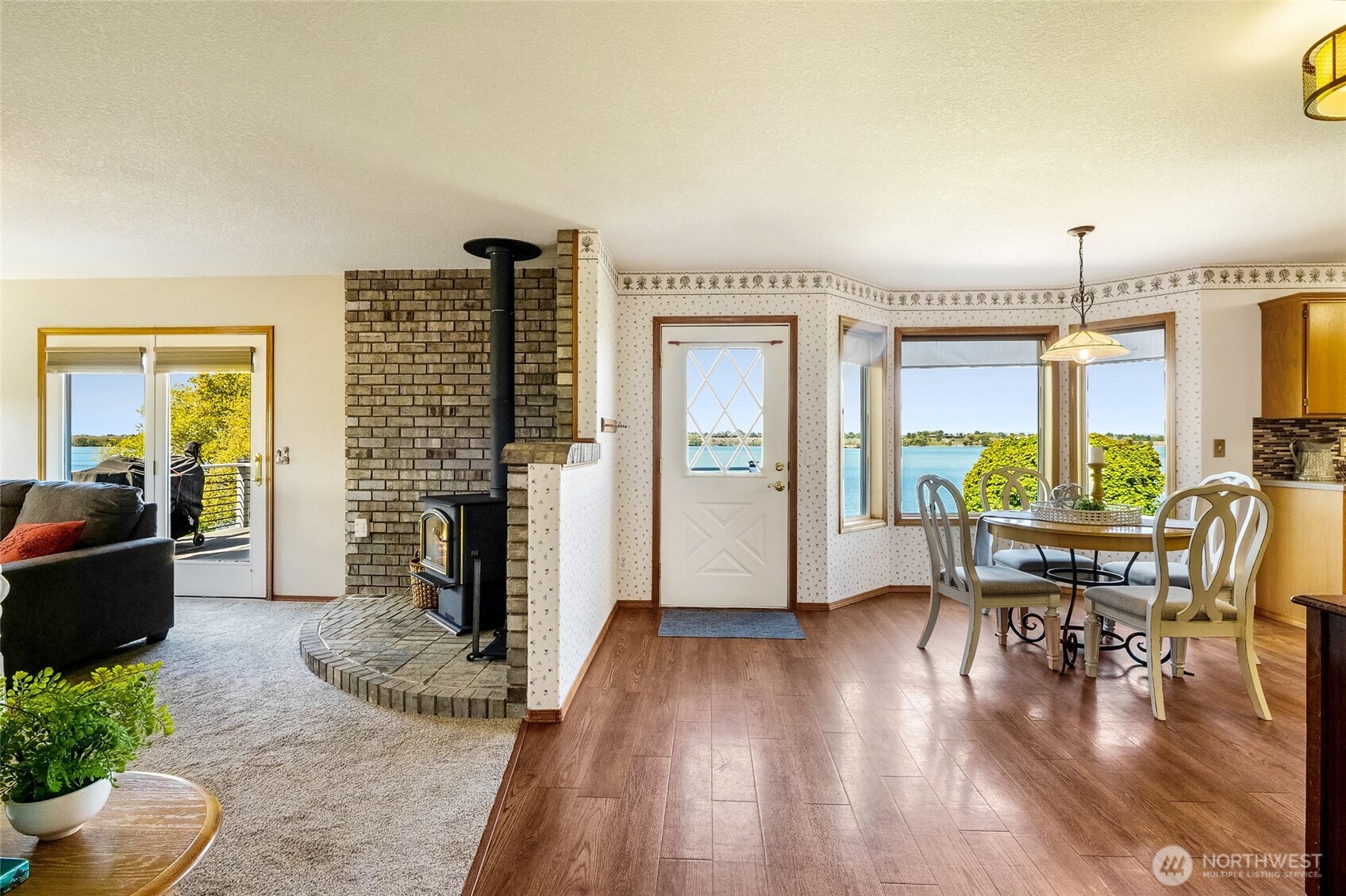 4114 Shorecrest Drive Property Photo 8