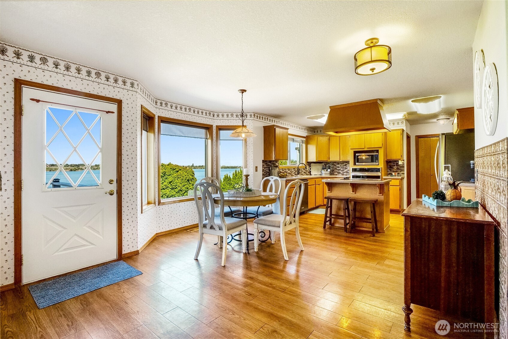 4114 Shorecrest Drive Property Photo 10