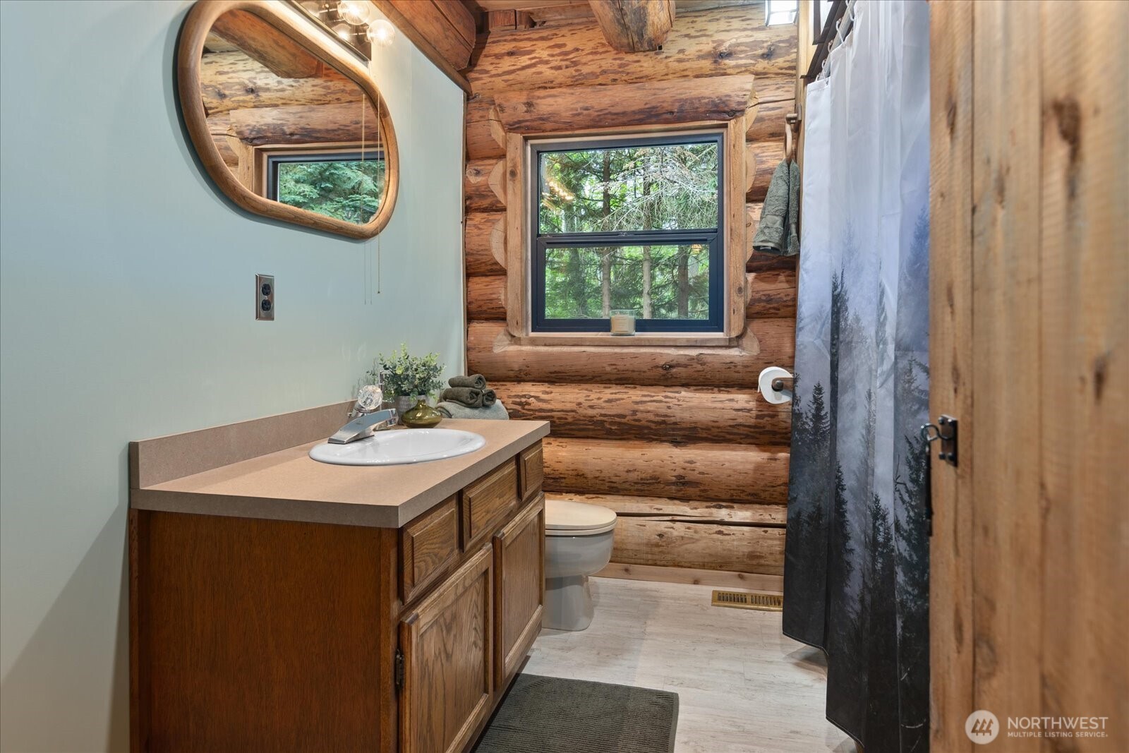 1321 E Smith Road Property Photo 8