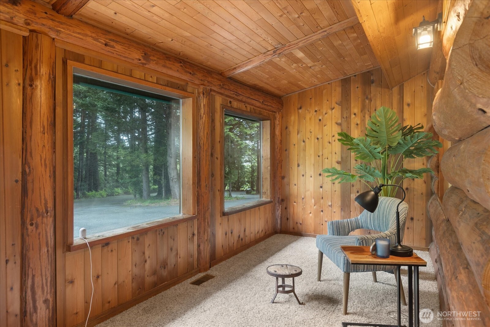 1321 E Smith Road Property Photo 9