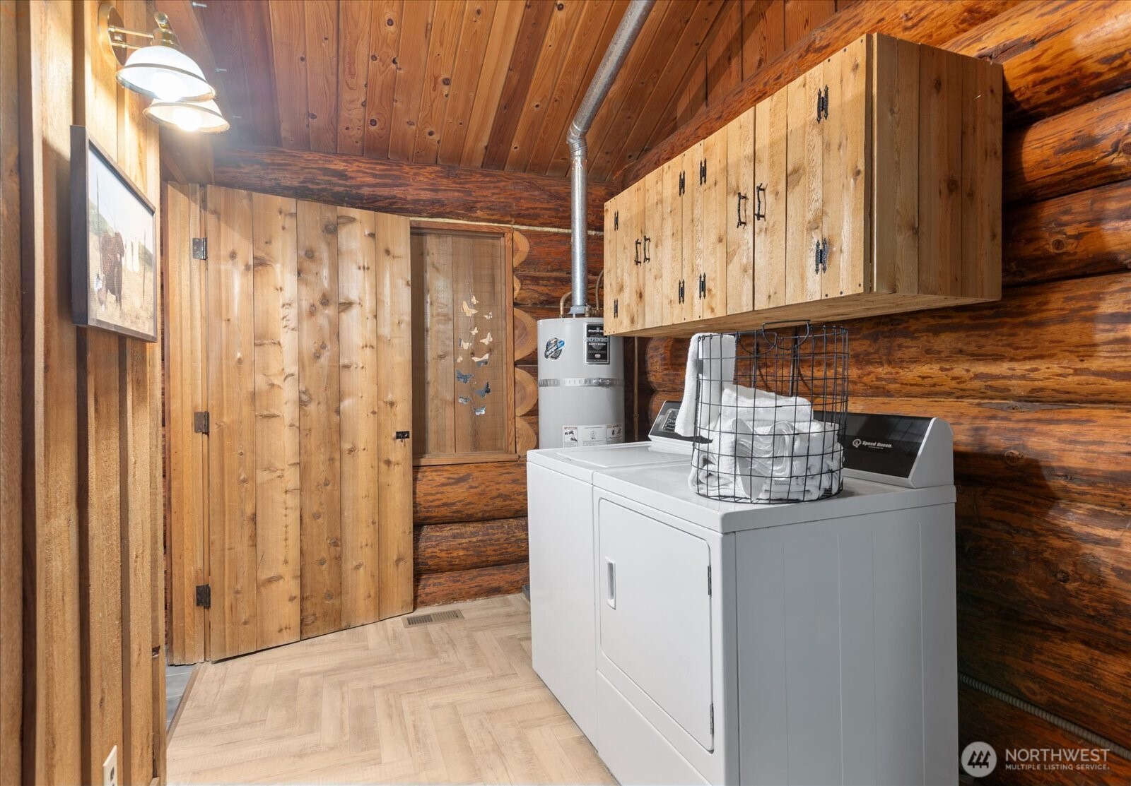 1321 E Smith Road Property Photo 10