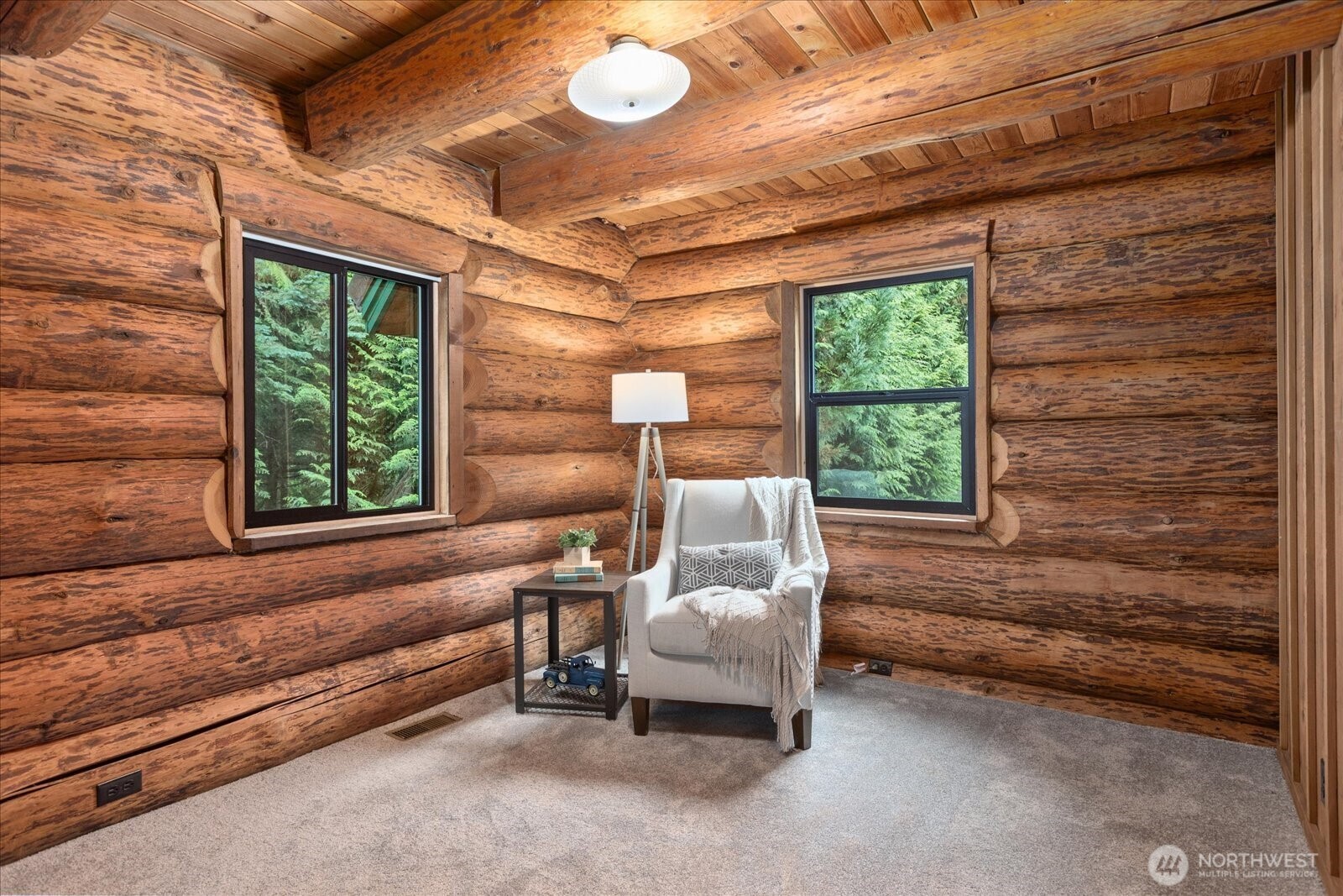 1321 E Smith Road Property Photo 11