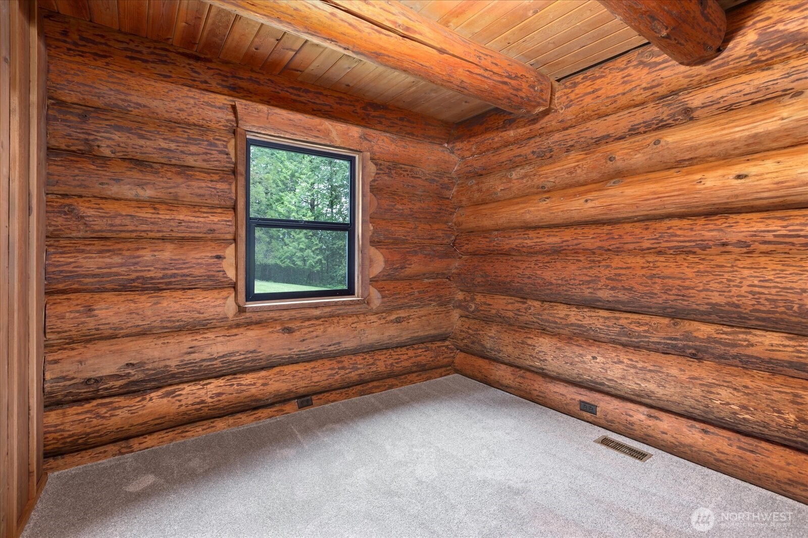 1321 E Smith Road Property Photo 13