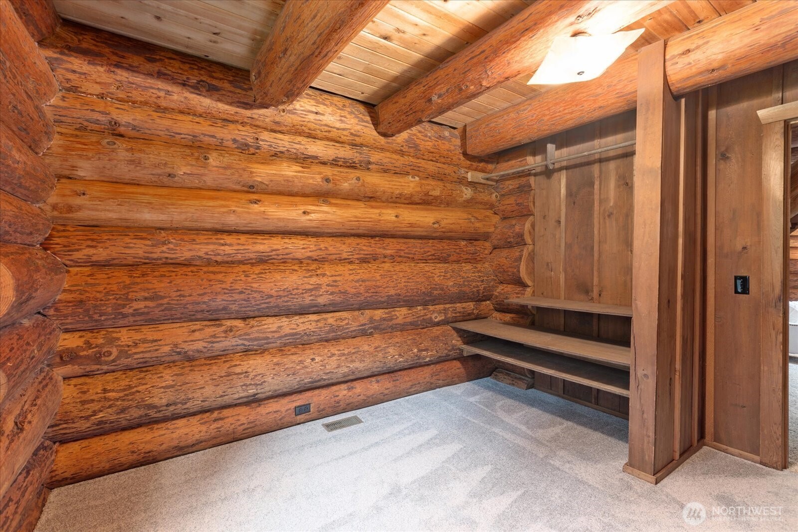 1321 E Smith Road Property Photo 14