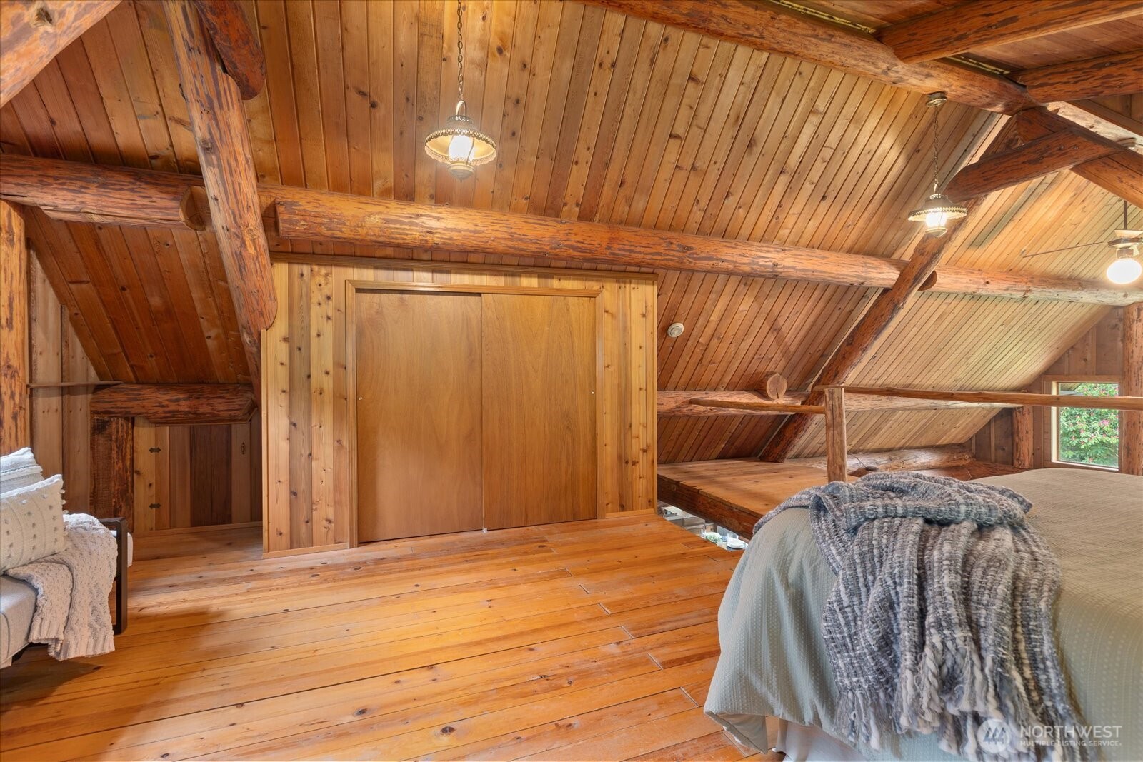 1321 E Smith Road Property Photo 16