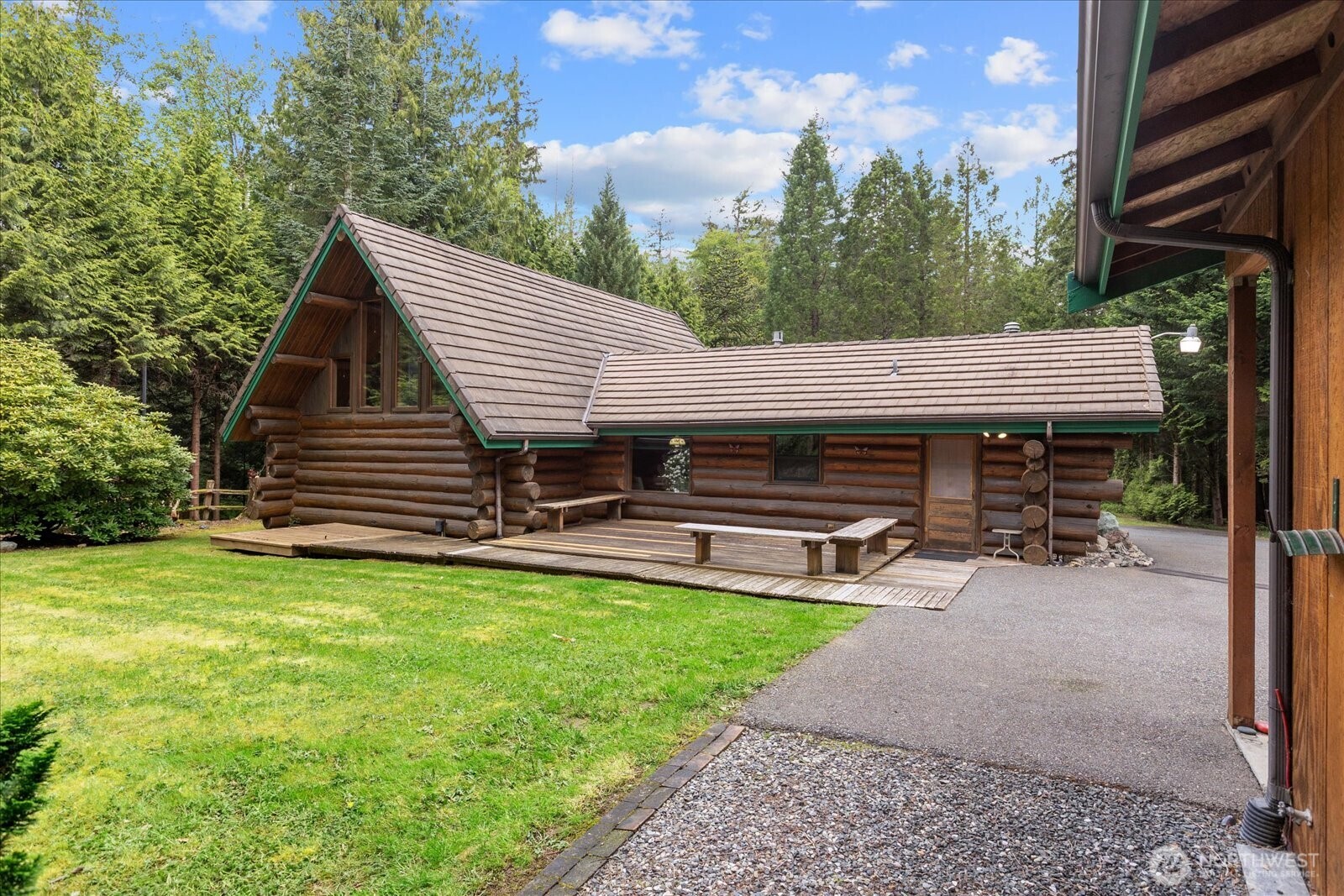 1321 E Smith Road Property Photo 17