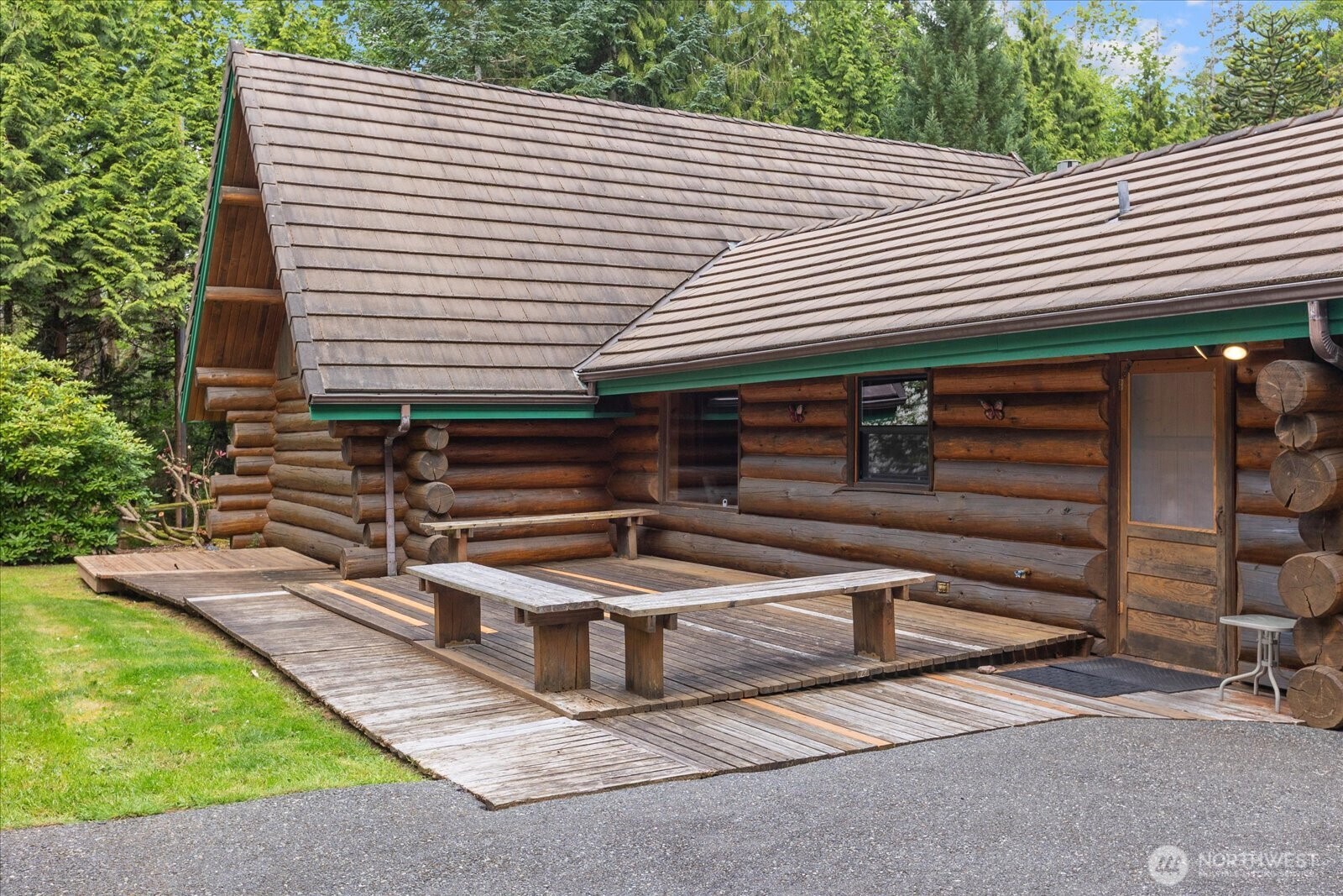 1321 E Smith Road Property Photo 18