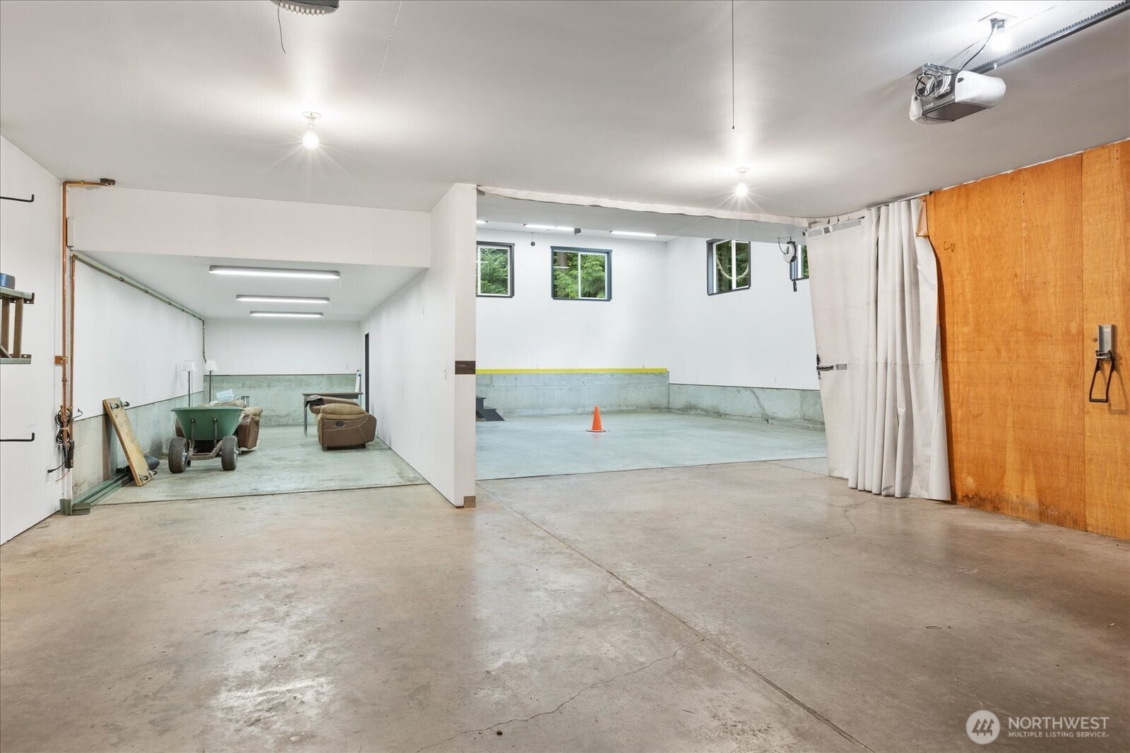 1321 E Smith Road Property Photo 24