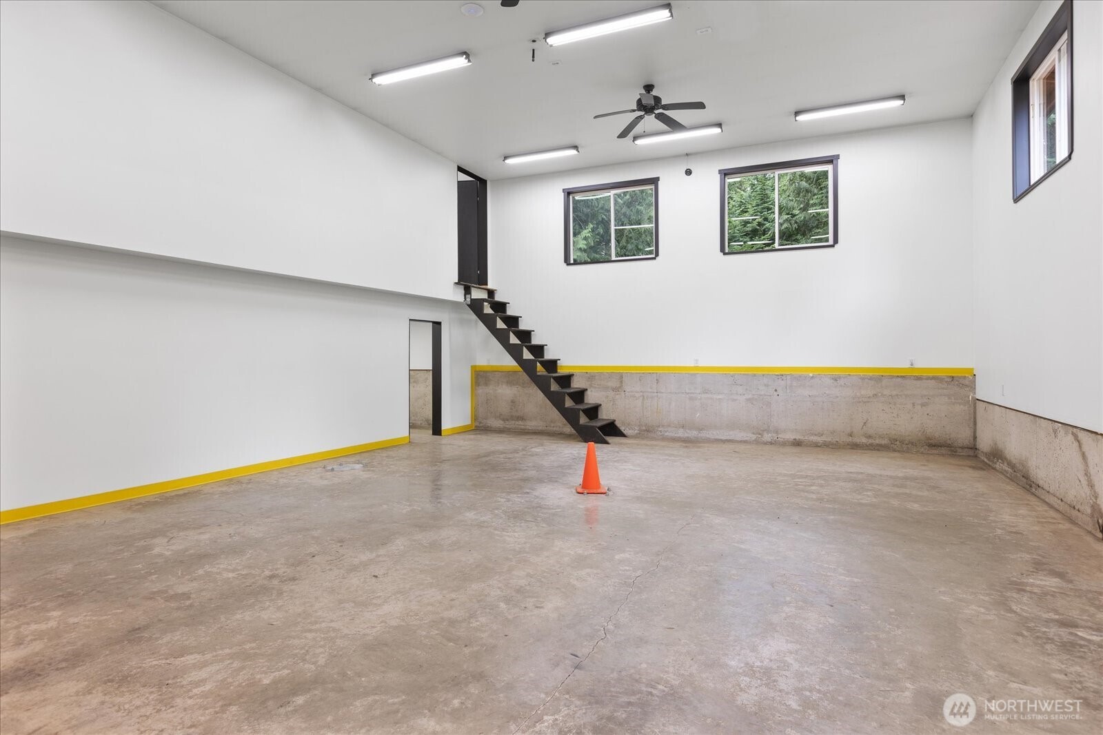 1321 E Smith Road Property Photo 25