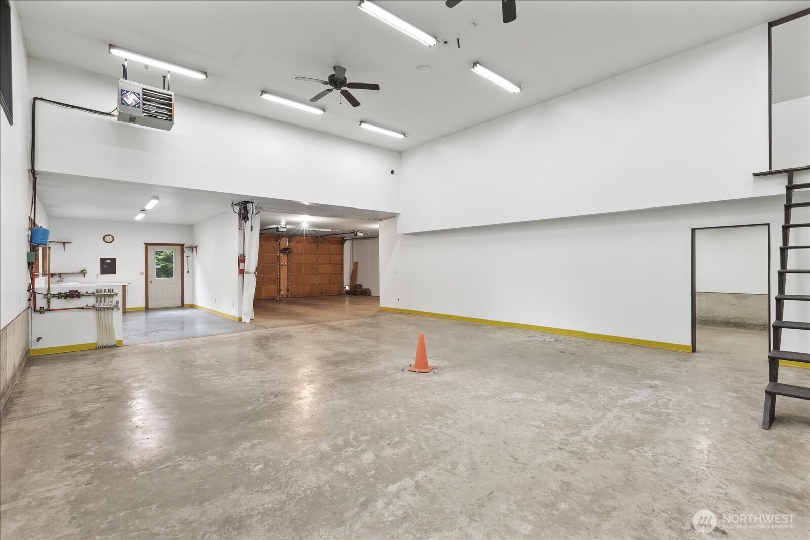 1321 E Smith Road Property Photo 26