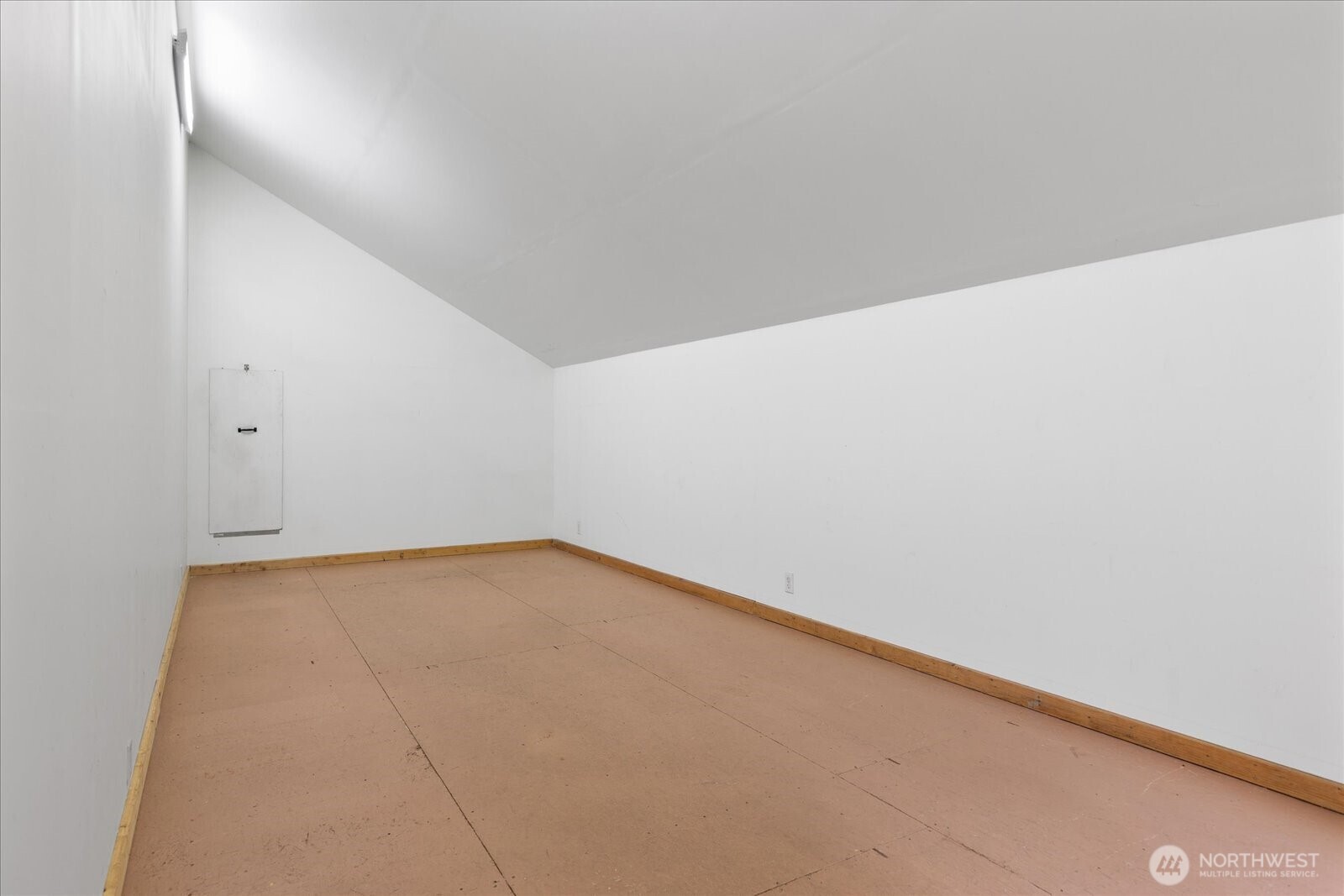 1321 E Smith Road Property Photo 27