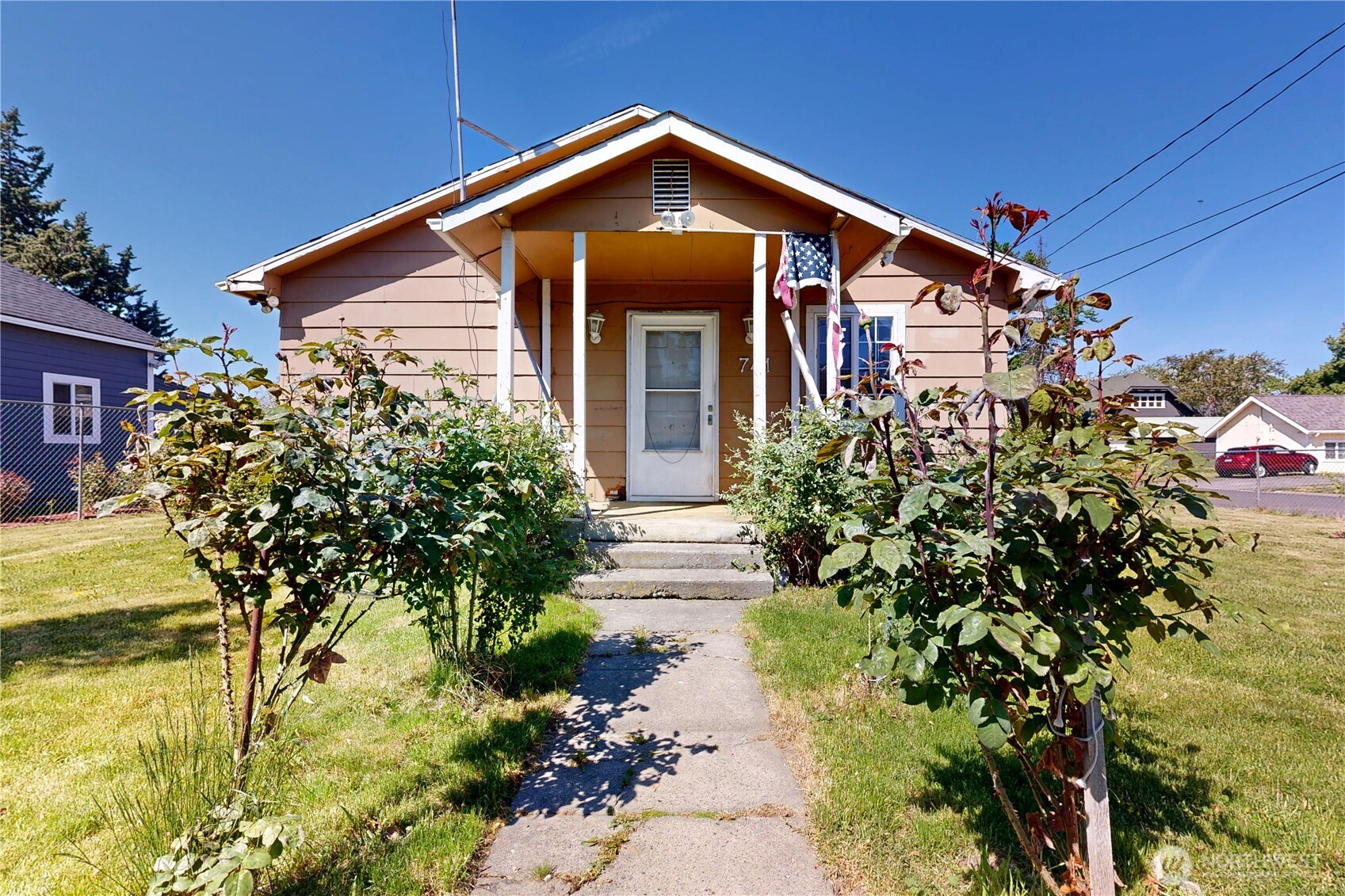 741 N 8th Avenue Property Photo