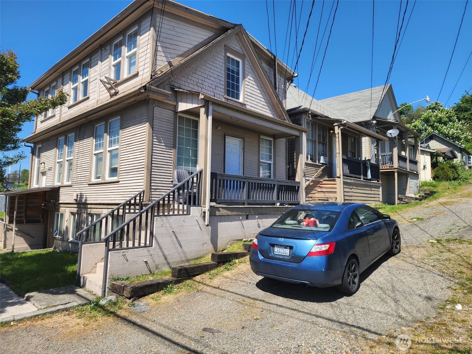 1637 Center Street Property Photo