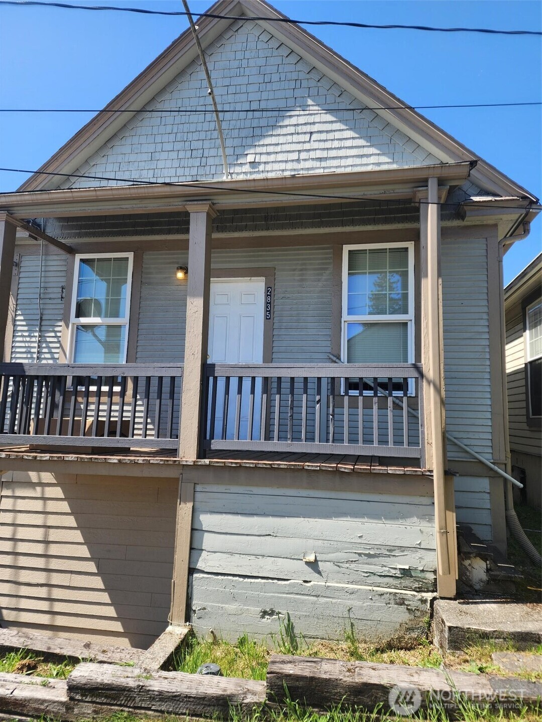 1637 Center Street Property Photo 3