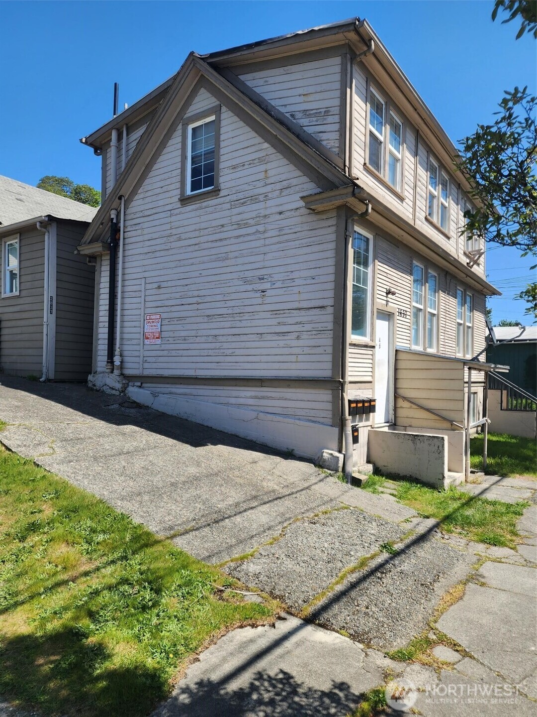 1637 Center Street Property Photo 5