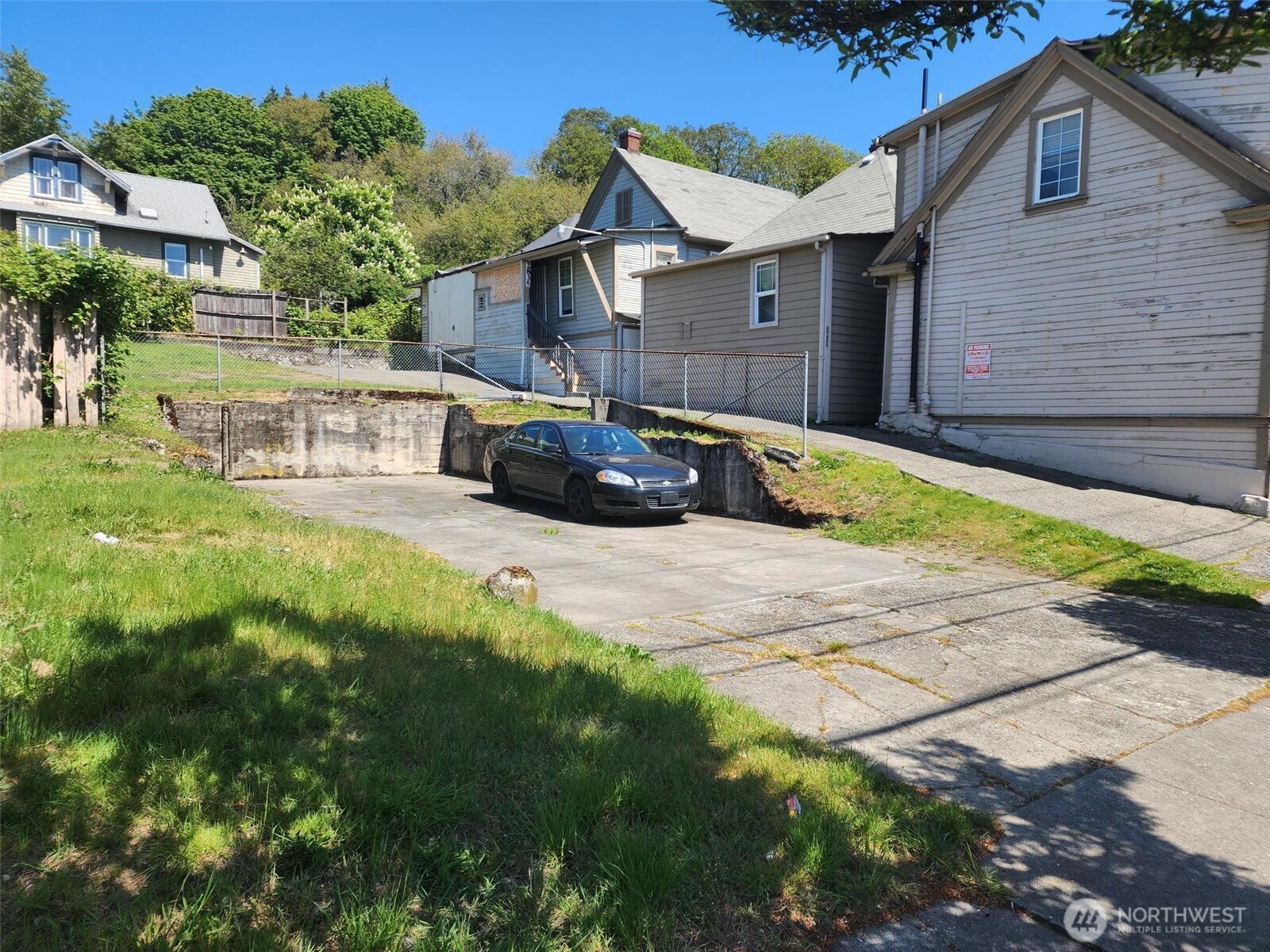 1637 Center Street Property Photo 7