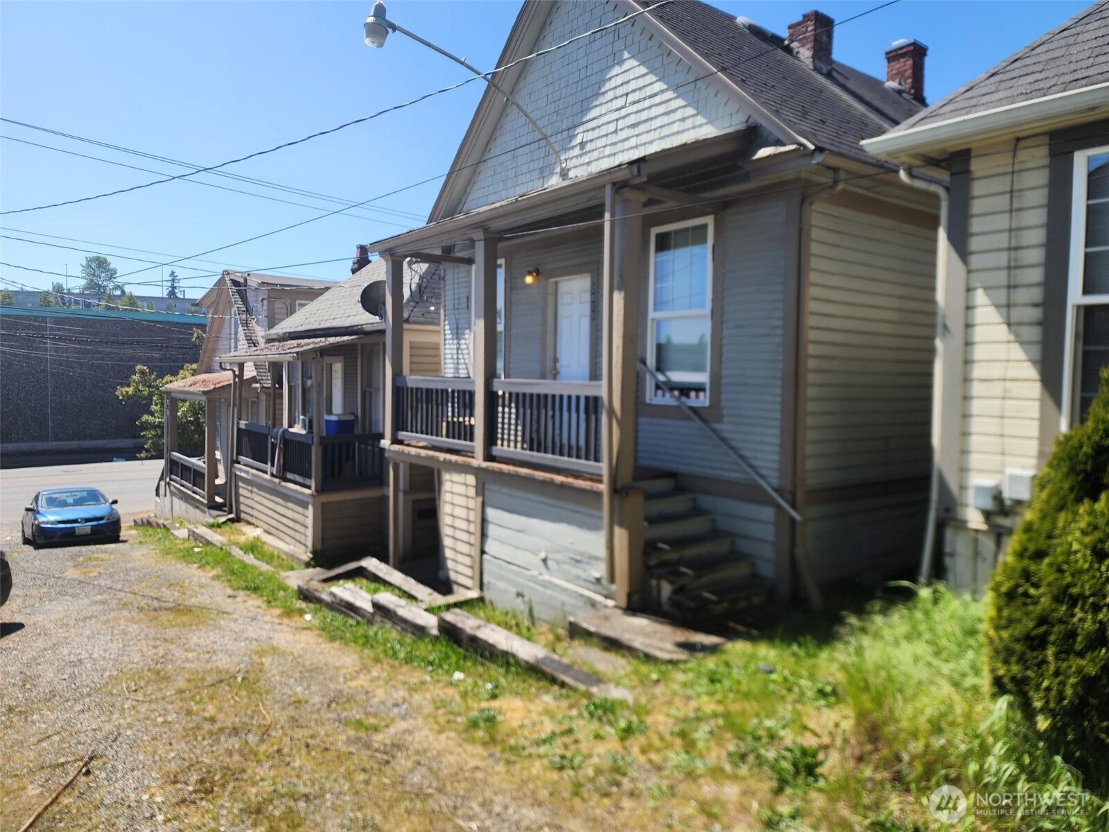 1637 Center Street Property Photo 8