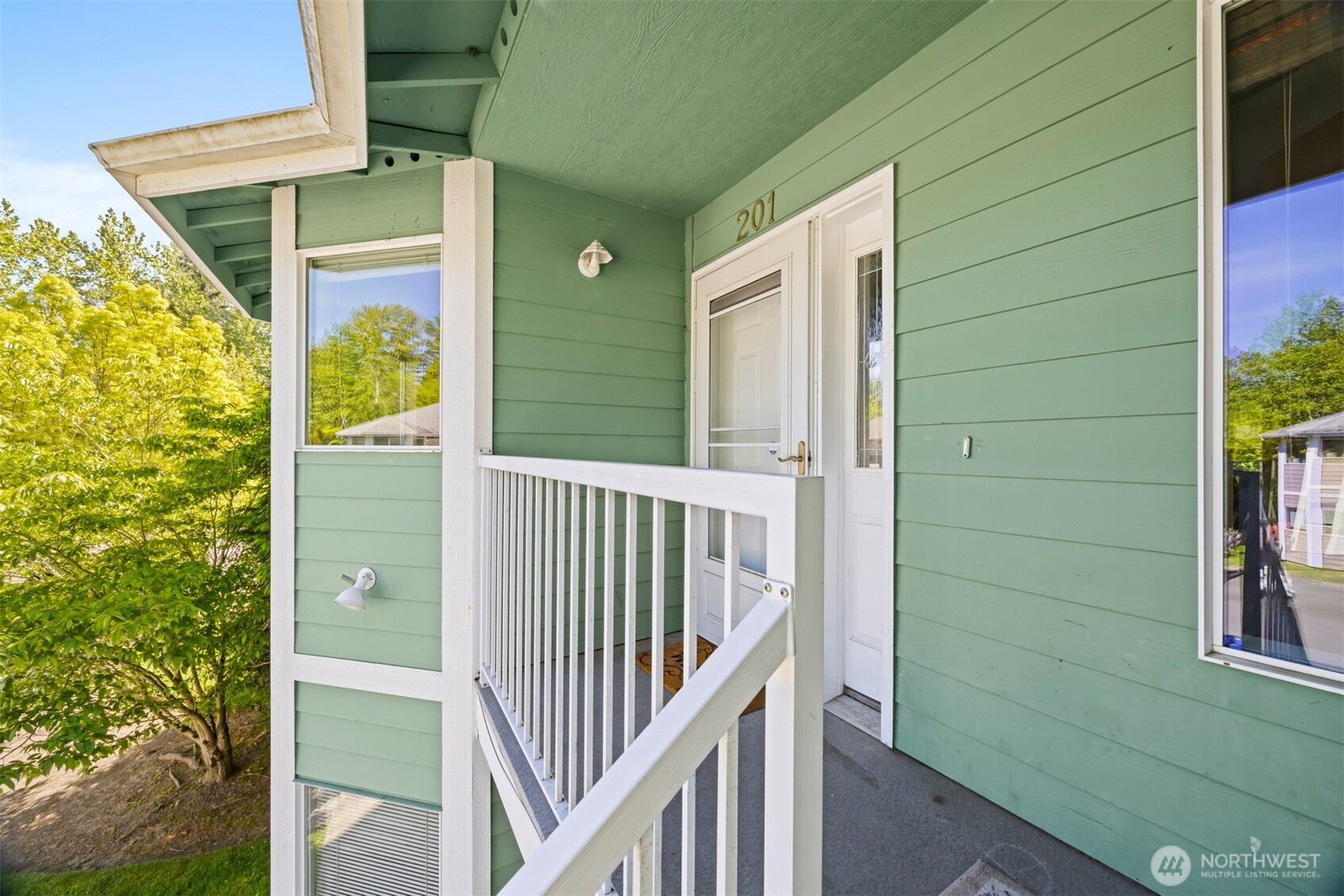 909 Orchid Place 201 Property Photo 2