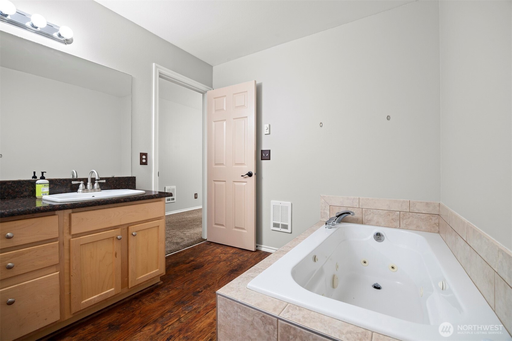 909 Orchid Place 201 Property Photo 16