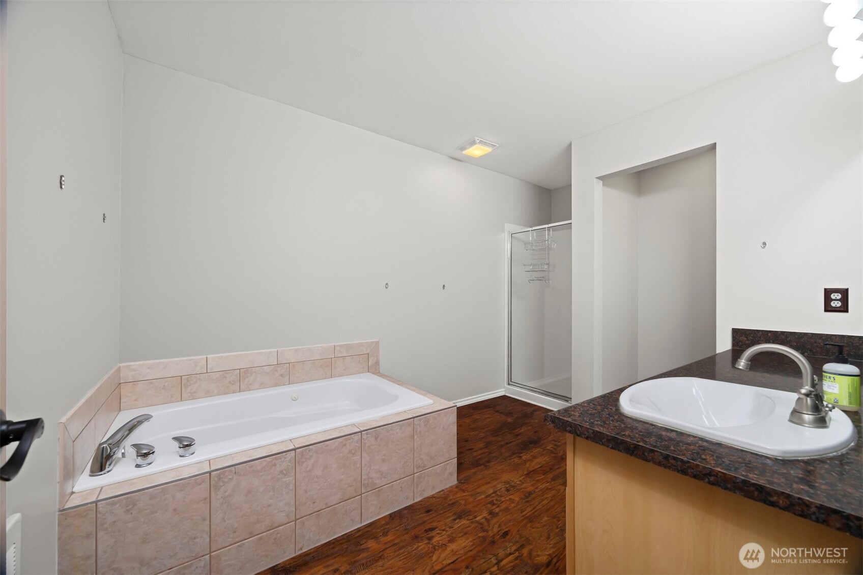 909 Orchid Place 201 Property Photo 22