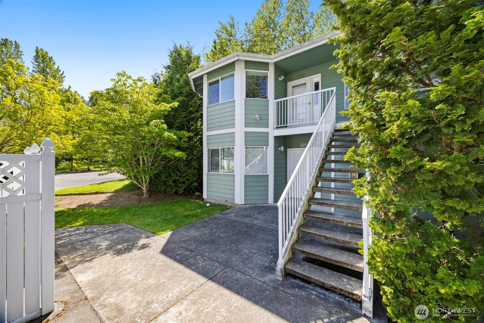 909 Orchid Place 201 Property Photo 33