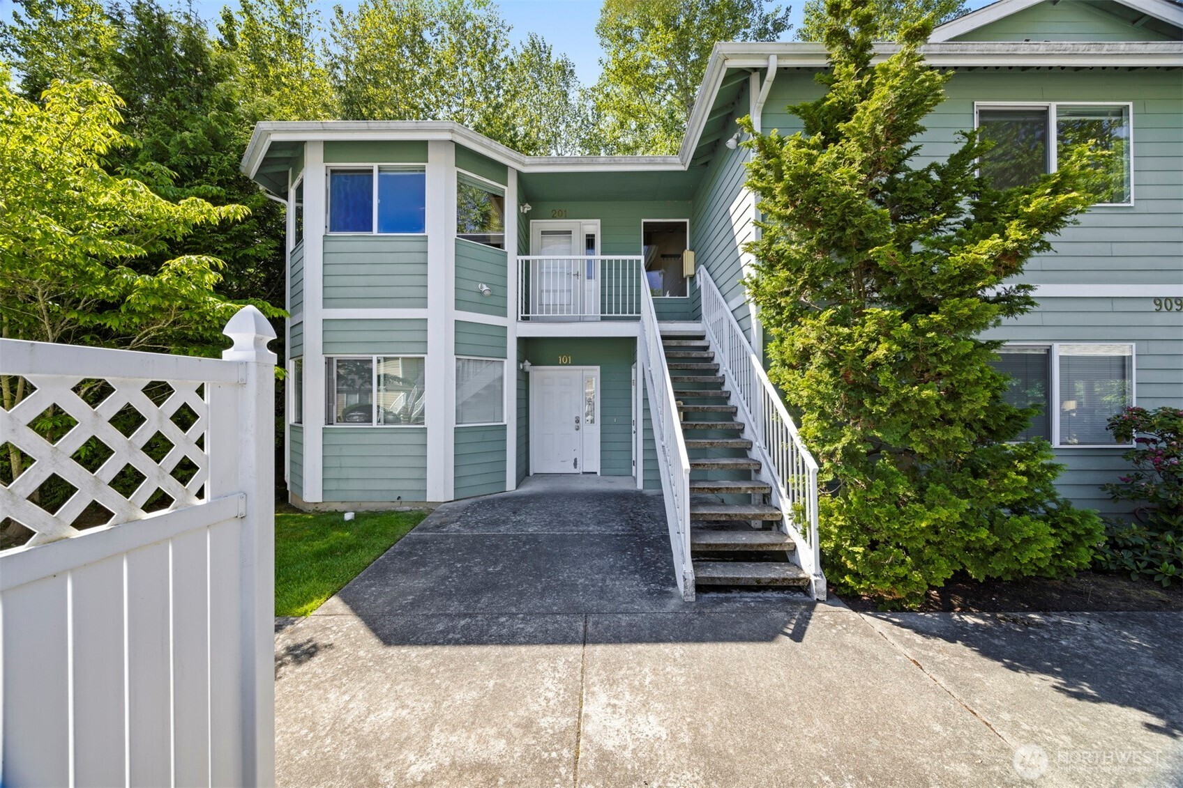 909 Orchid Place 201 Property Photo 34