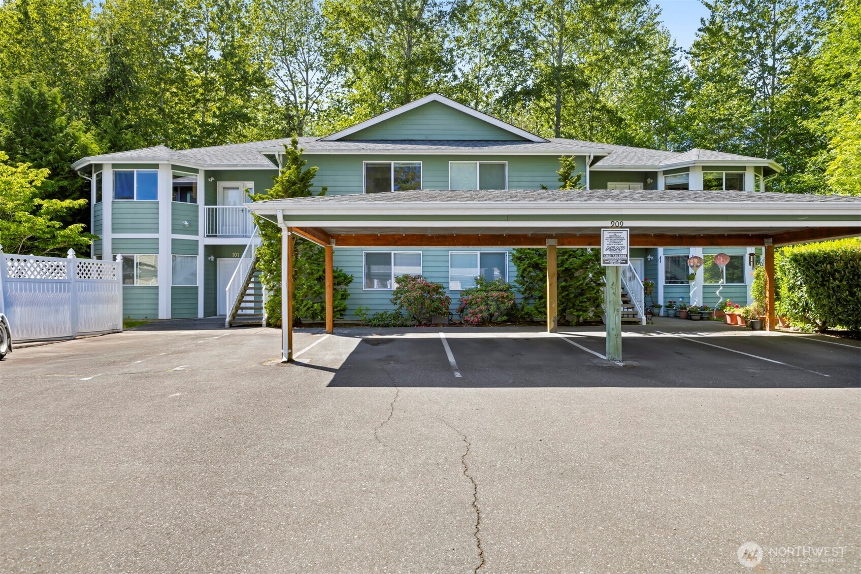 909 Orchid Place 201 Property Photo 36