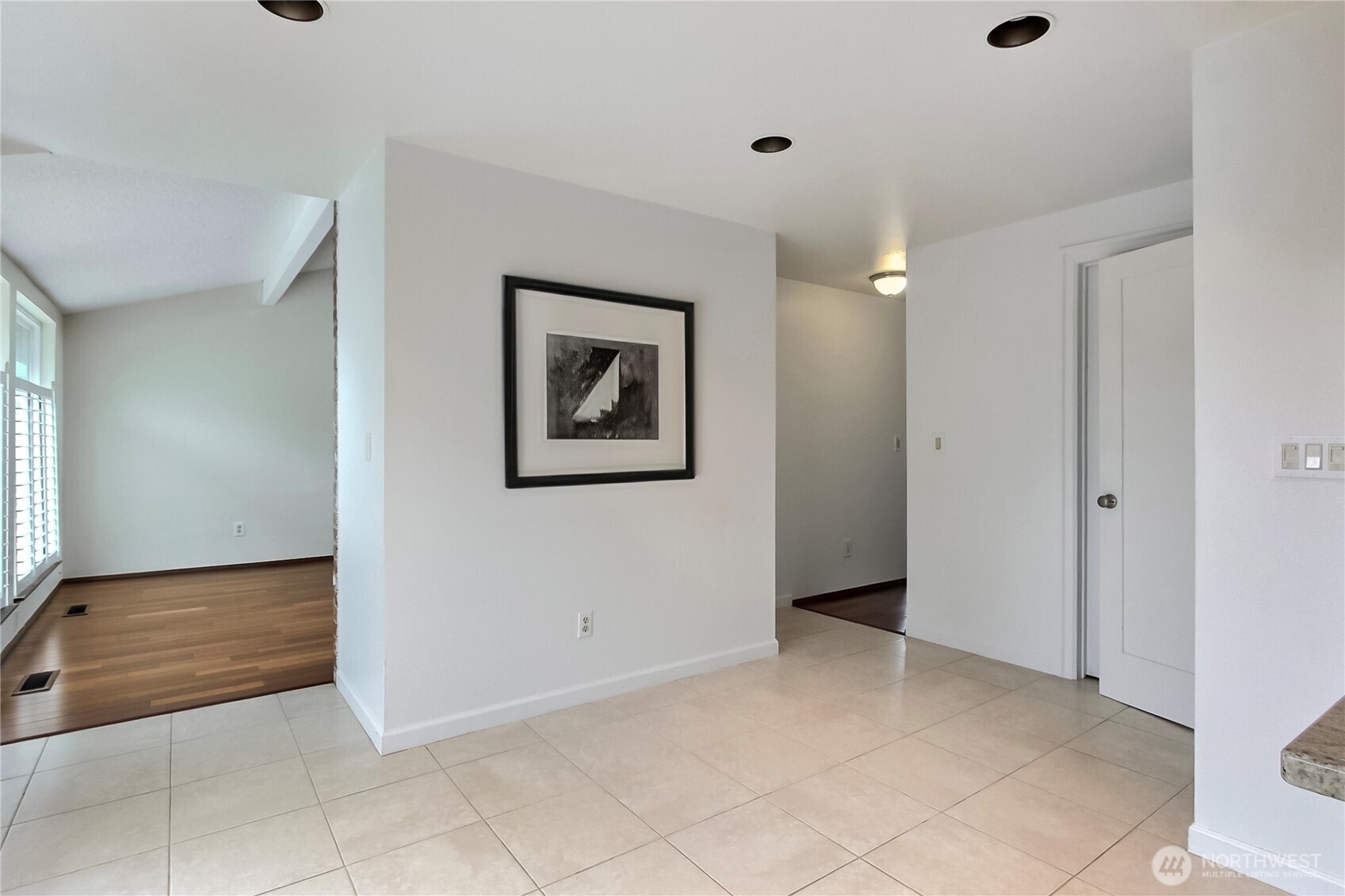 3122 N Vassault Street Property Photo 6