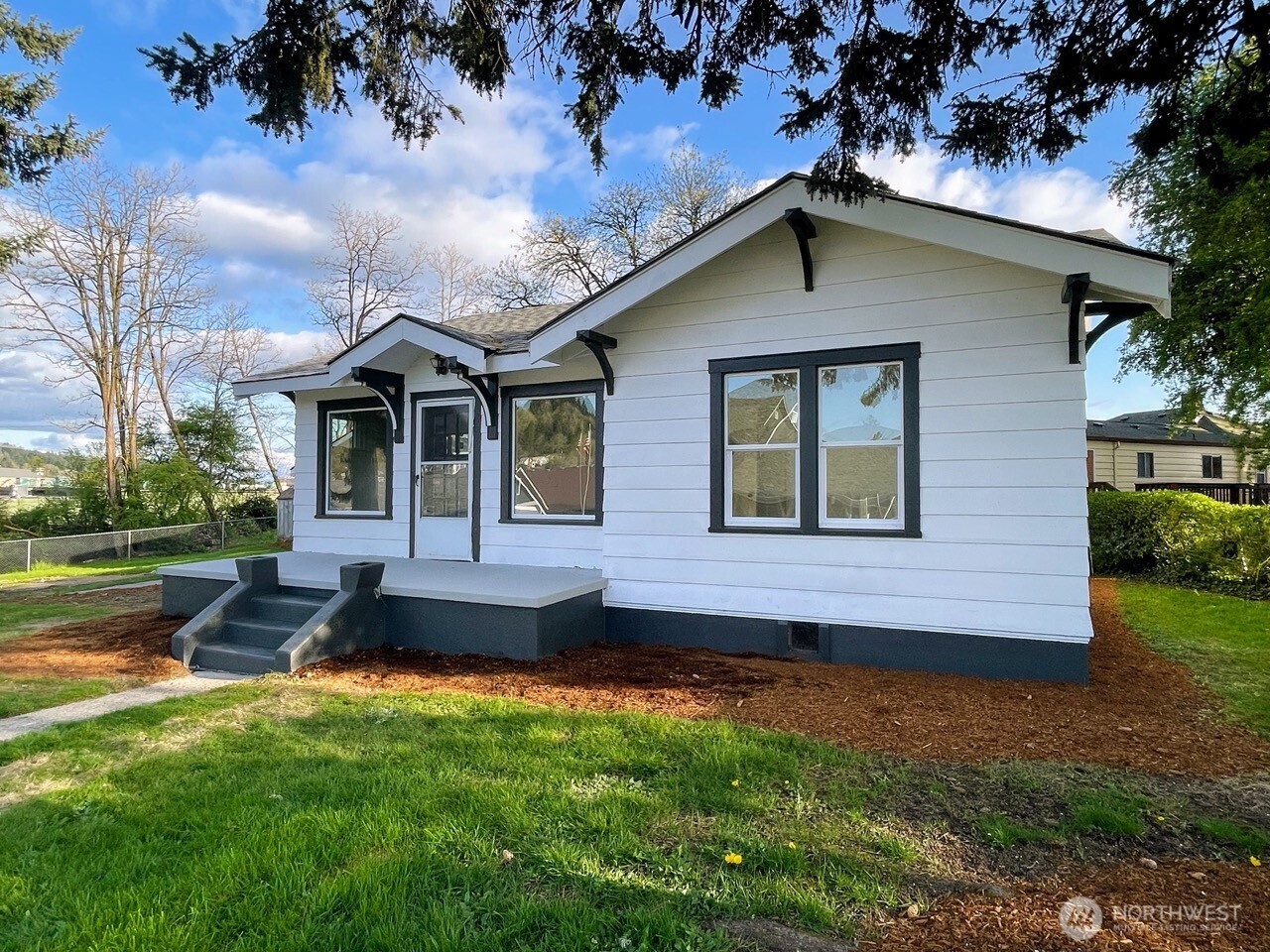 619 Nw Hawthorne Place Property Photo 1