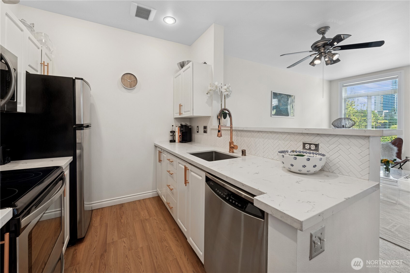 2415 2nd Avenue 438 Property Photo 4