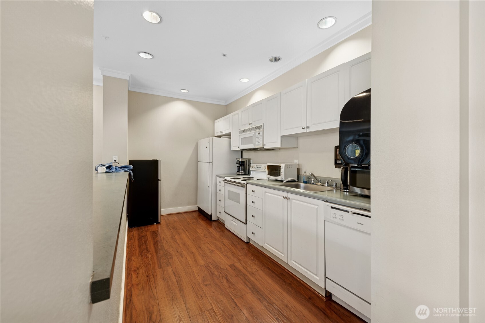 2415 2nd Avenue 438 Property Photo 17