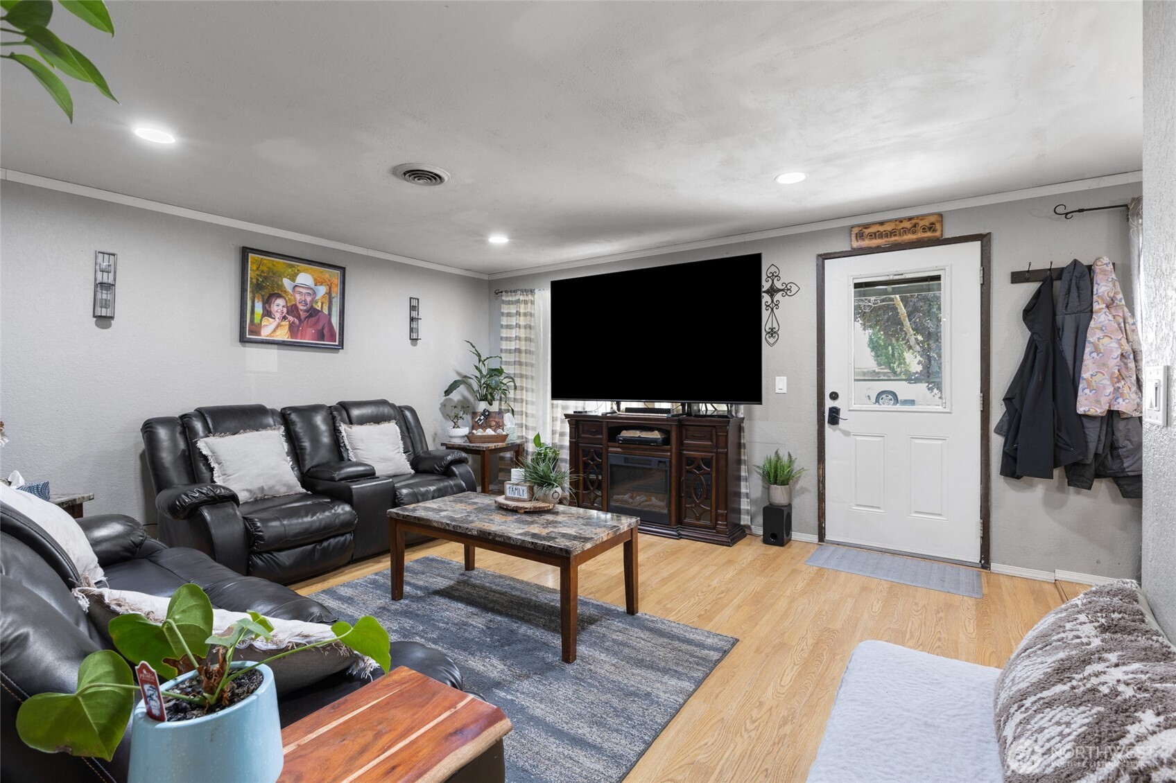 322 W 8th Street Property Photo 19